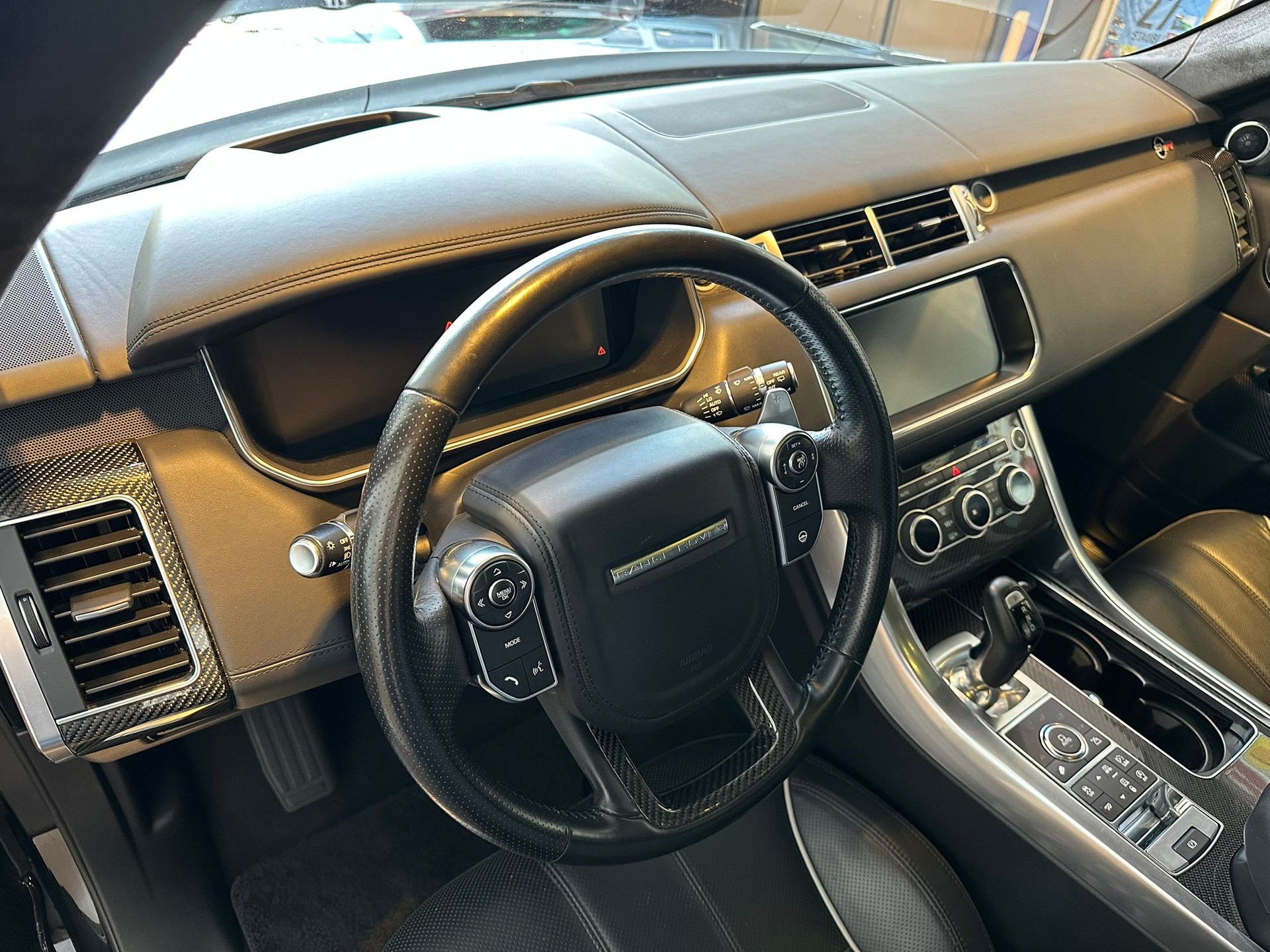 LAND ROVER Range Rover Sport 5.0 V8 SVR-image-16