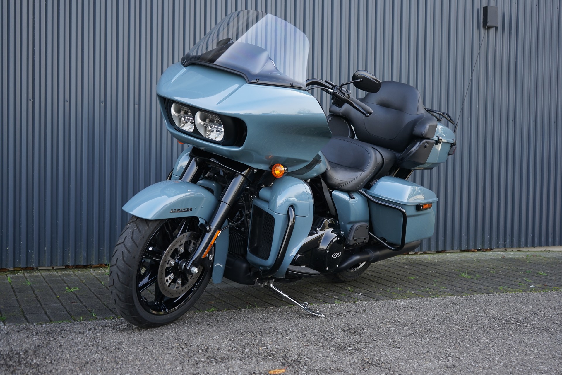 HARLEY-DAVIDSON FLTRK ROAD GLIDE LIMITED-showroom-element-2