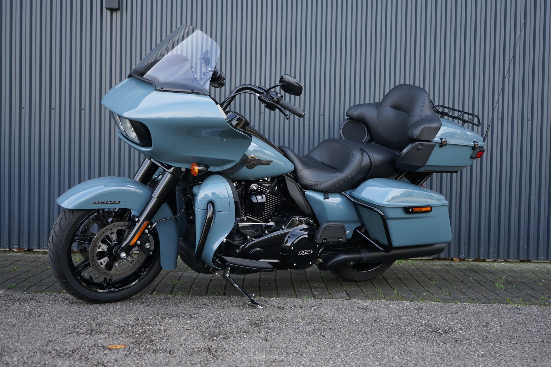 HARLEY-DAVIDSON FLTRK ROAD GLIDE LIMITED-showroom-element-1