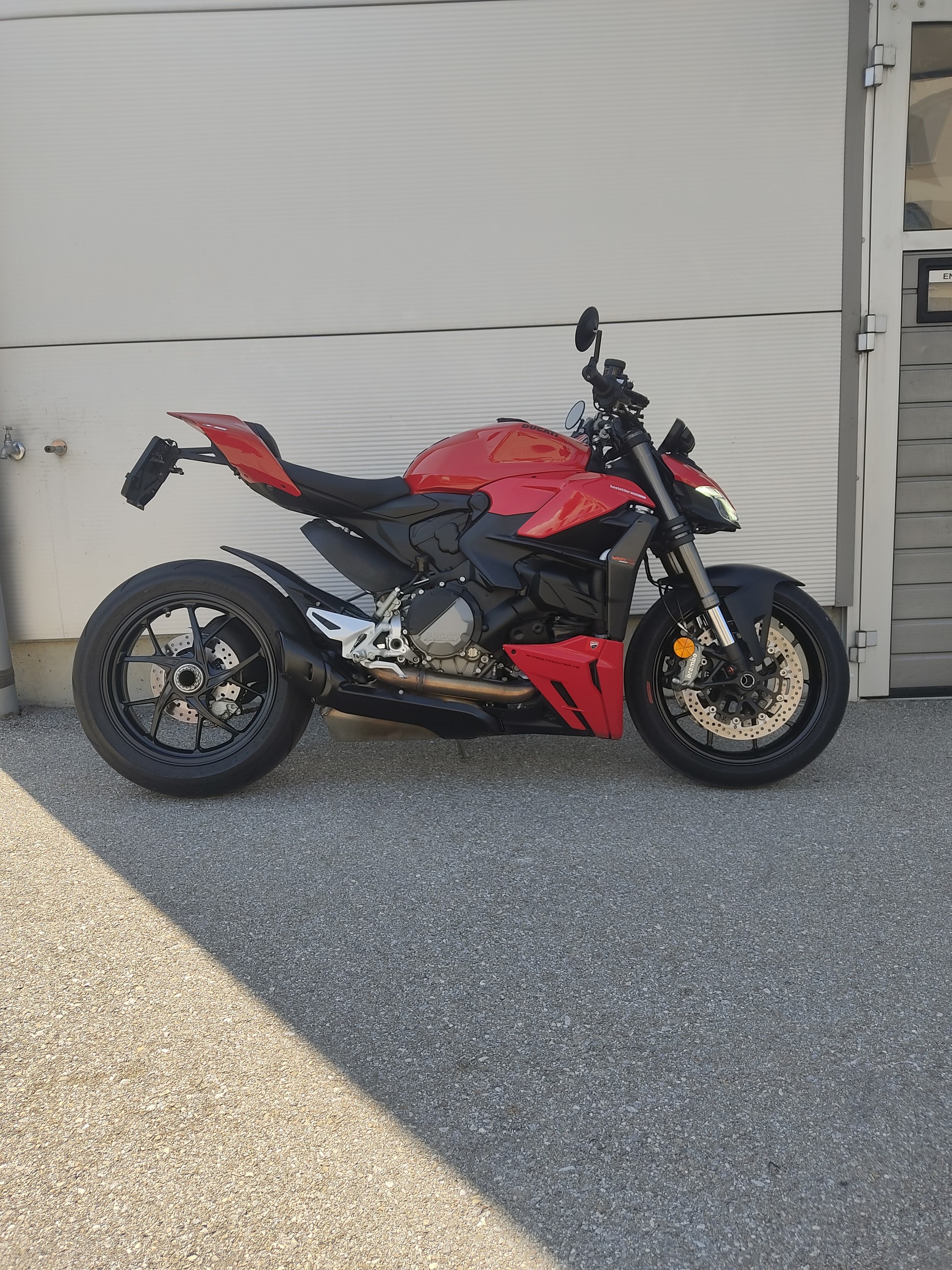 DUCATI Streetfighter V2