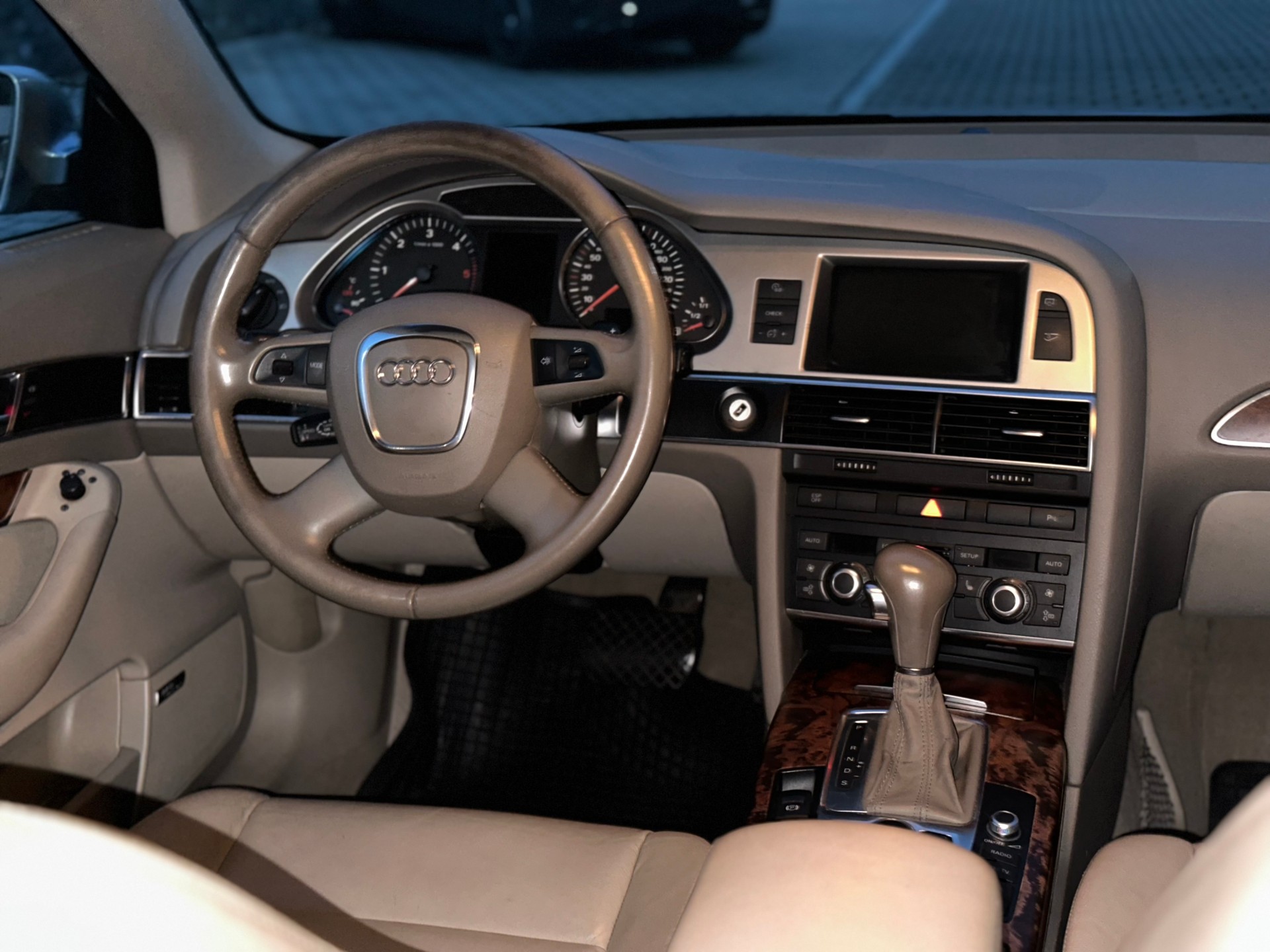 AUDI A6 Avant 3.0 V6 TDI quattro-image-8
