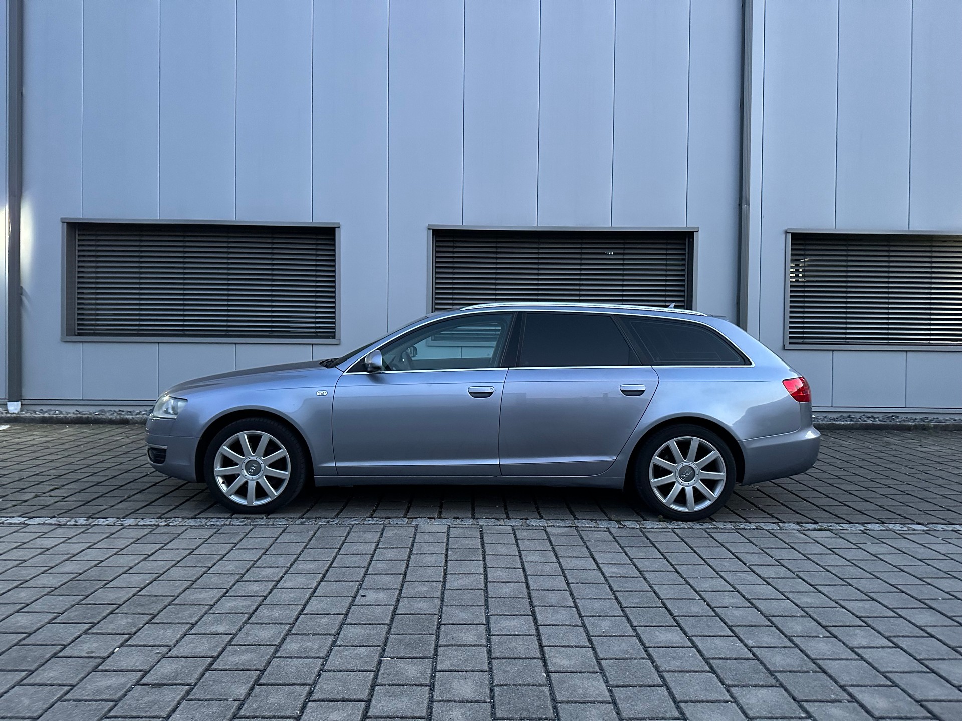 AUDI A6 Avant 3.0 V6 TDI quattro-image-6