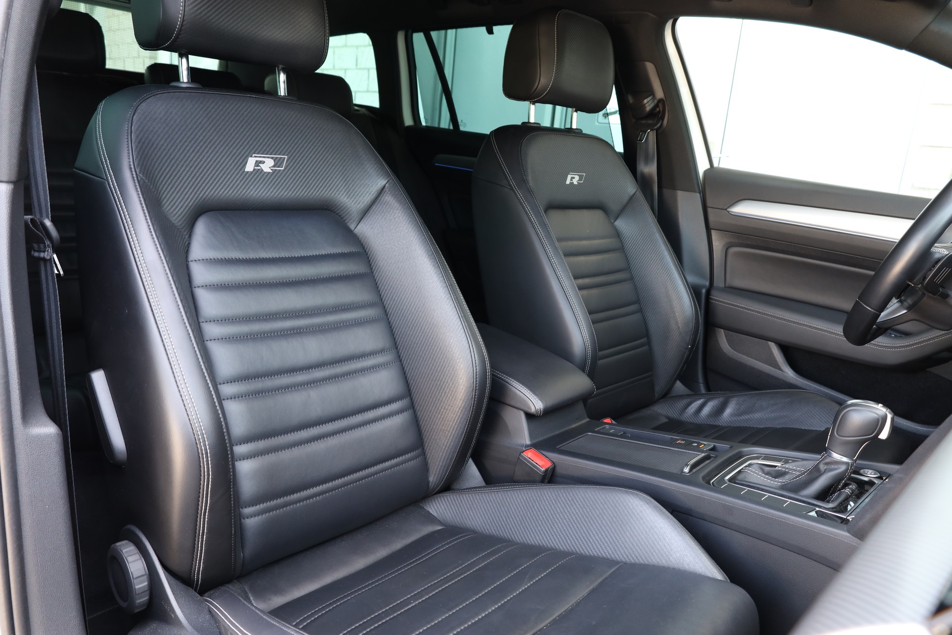VW Passat Variant 2.0 TDI SCR BMT Highline DSG-image-12