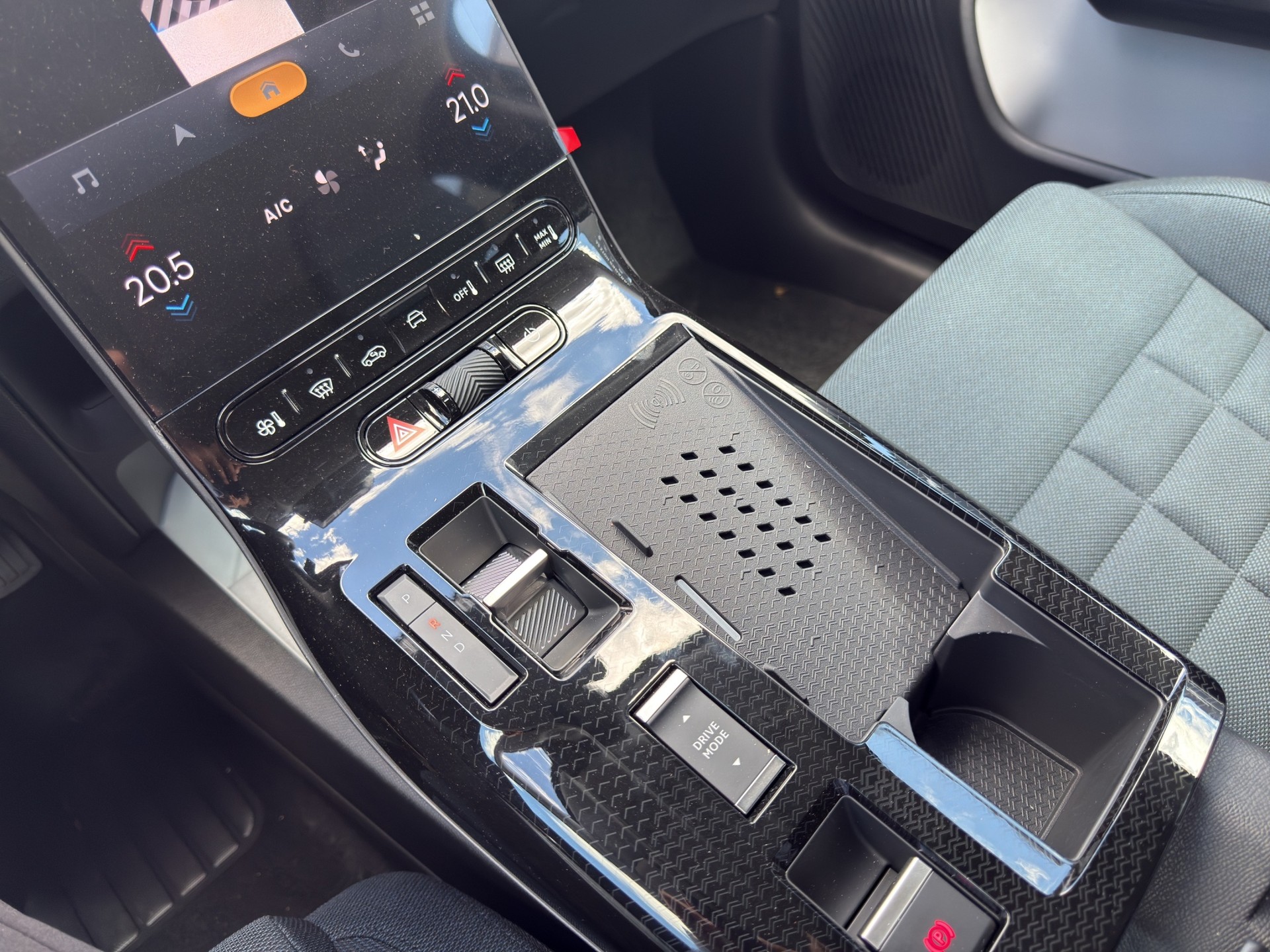 CITROEN C5 Aircross 73 kWh Plus-image-9