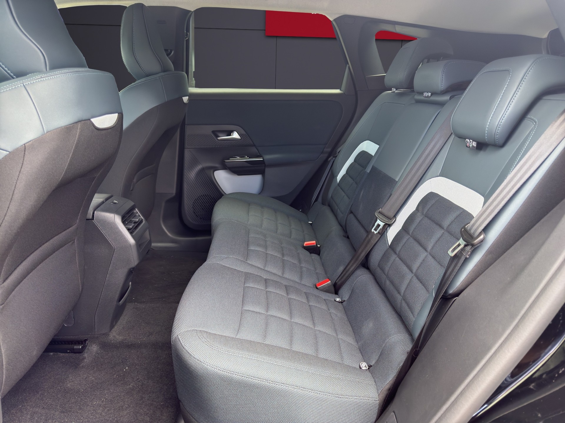 CITROEN C5 Aircross 73 kWh Plus-image-5