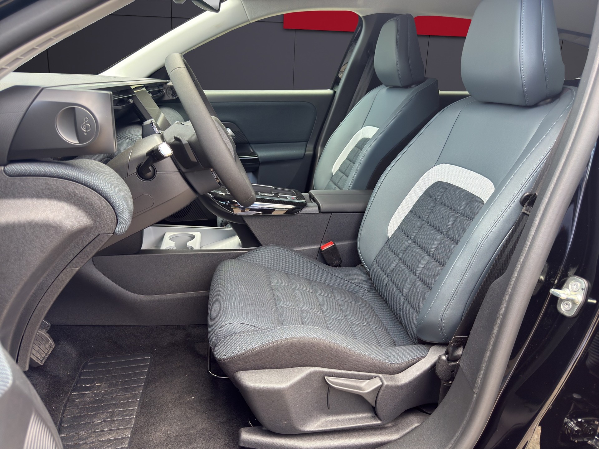 CITROEN C5 Aircross 73 kWh Plus-image-4