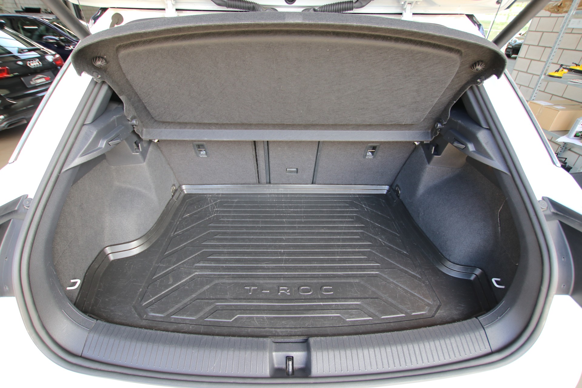 VW T-Roc *R-Line* 2.0 TSI Sport DSG 4Motion-image-15