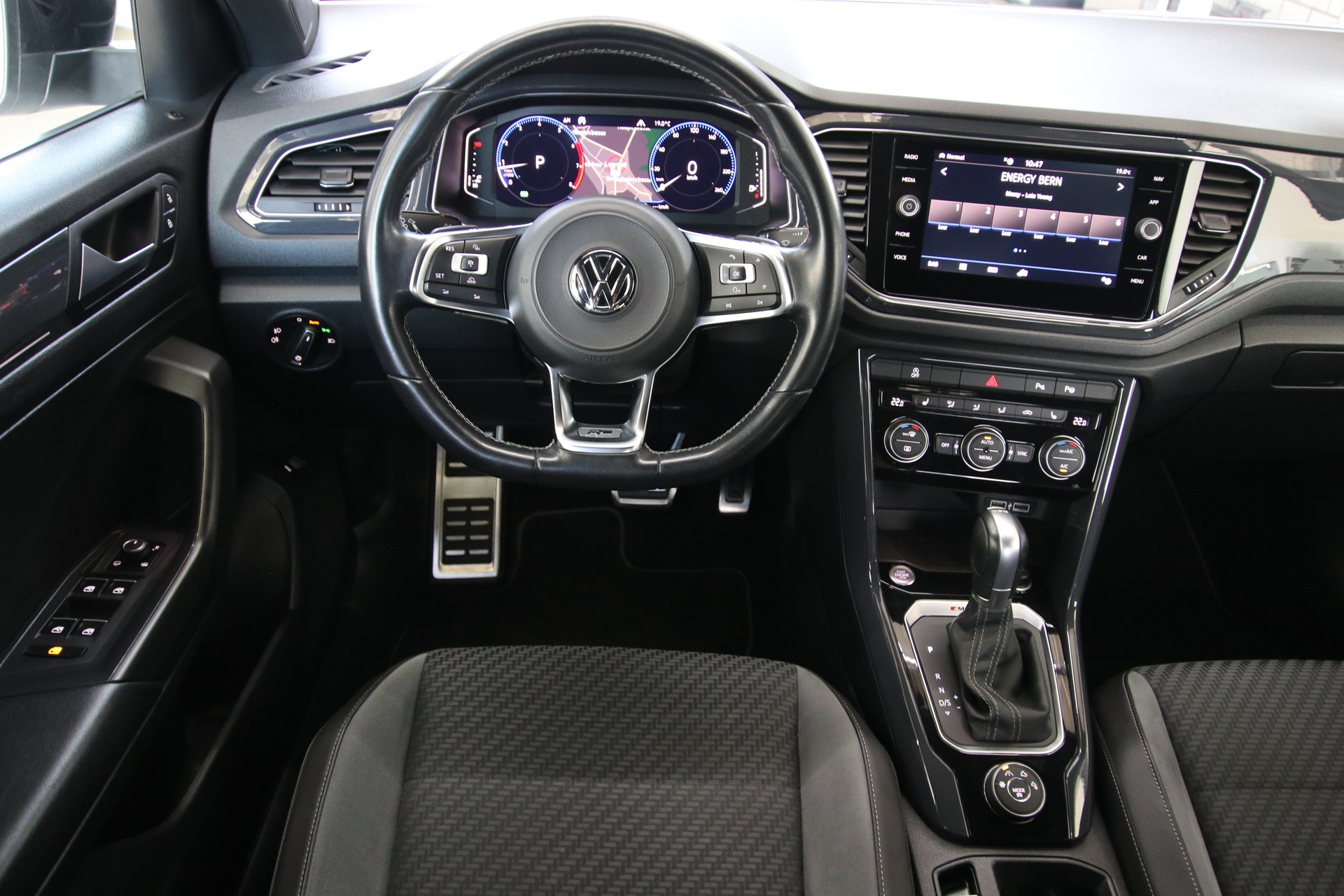 VW T-Roc *R-Line* 2.0 TSI Sport DSG 4Motion-image-10