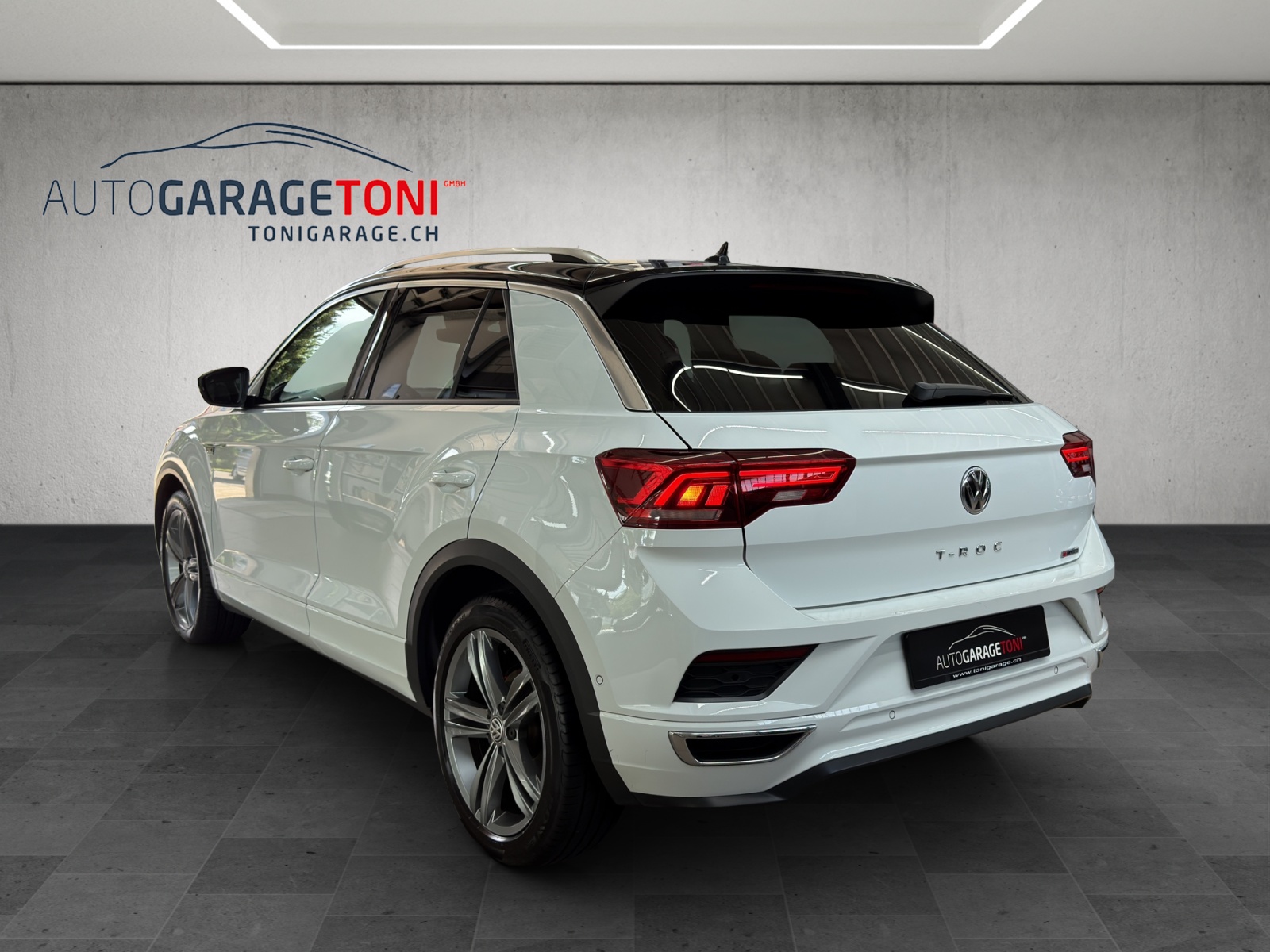 VW T-Roc *R-Line* 2.0 TSI Sport DSG 4Motion-image-6