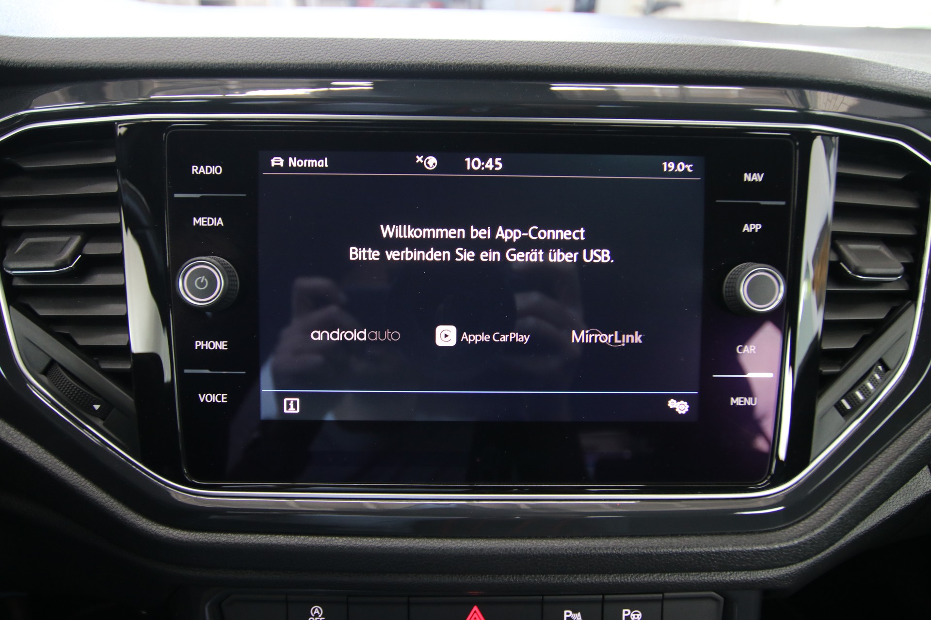 VW T-Roc *R-Line* 2.0 TSI Sport DSG 4Motion-image-22