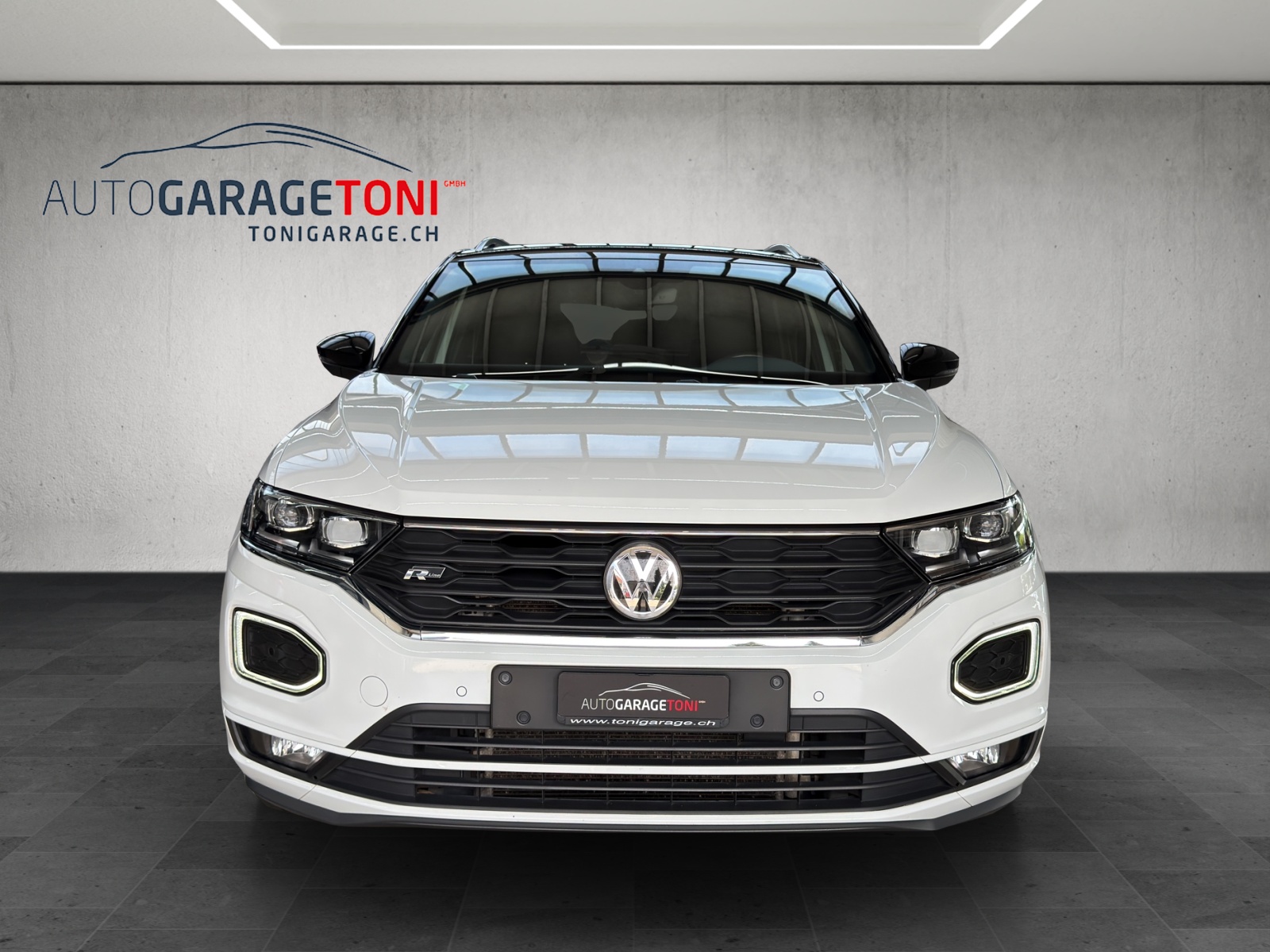 VW T-Roc *R-Line* 2.0 TSI Sport DSG 4Motion-image-2