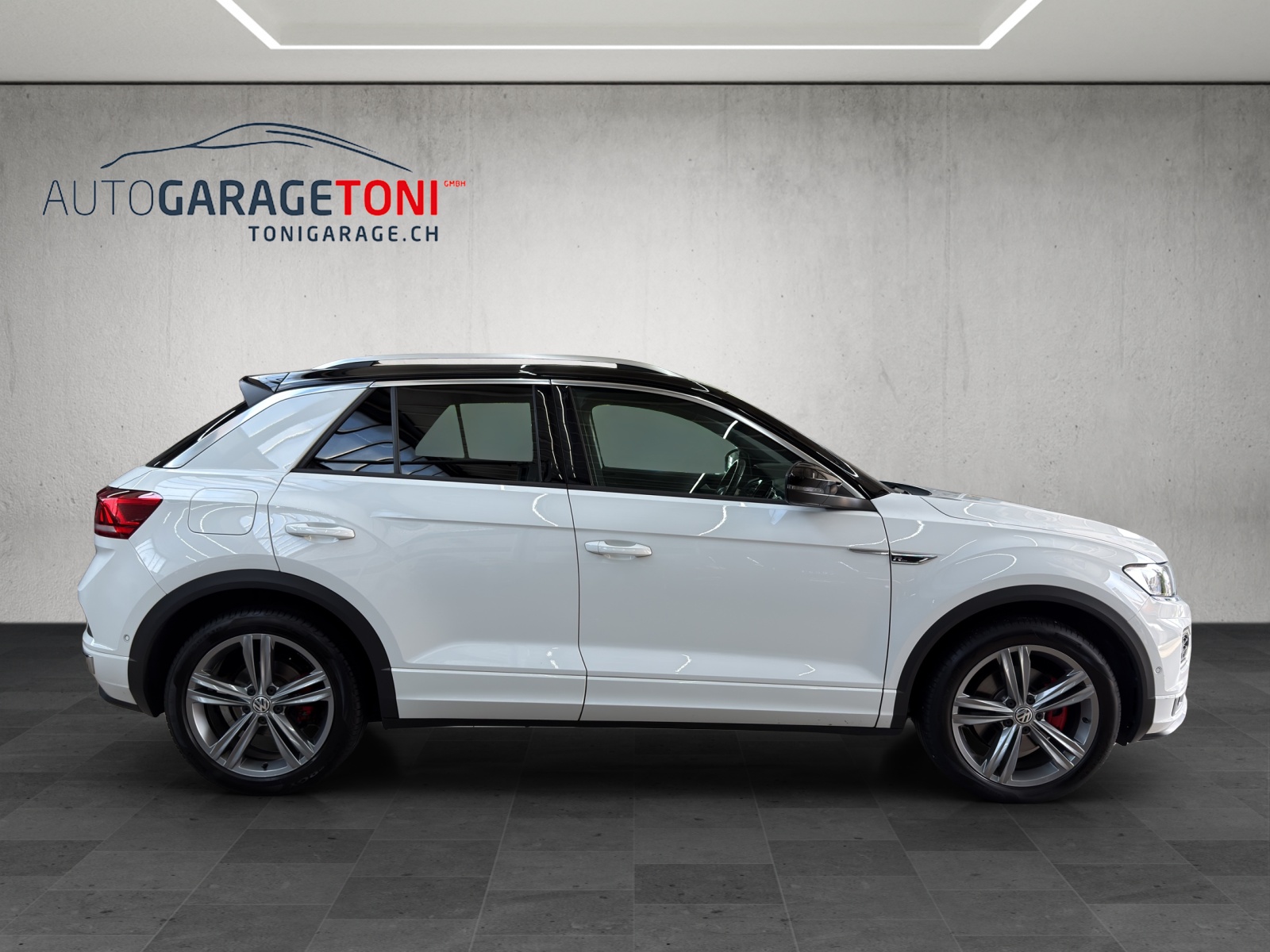 VW T-Roc *R-Line* 2.0 TSI Sport DSG 4Motion-image-4