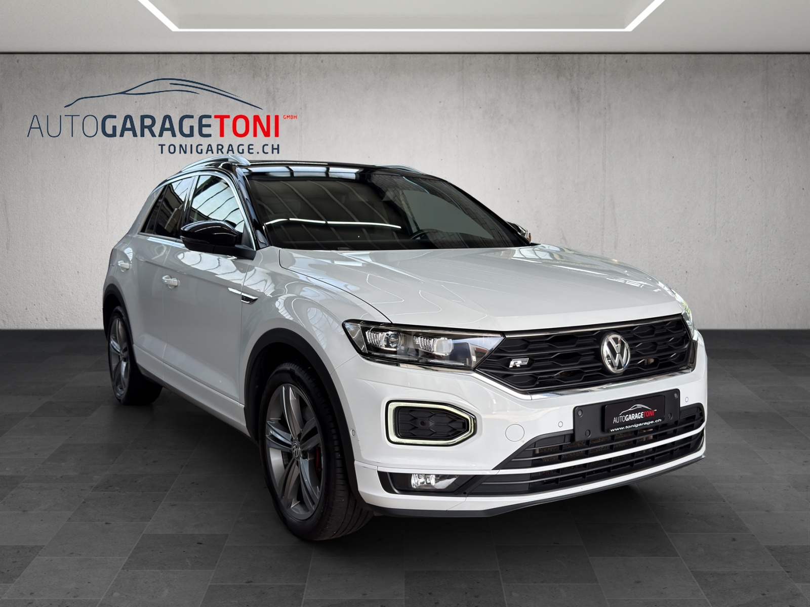 VW T-Roc *R-Line* 2.0 TSI Sport DSG 4Motion-image-1