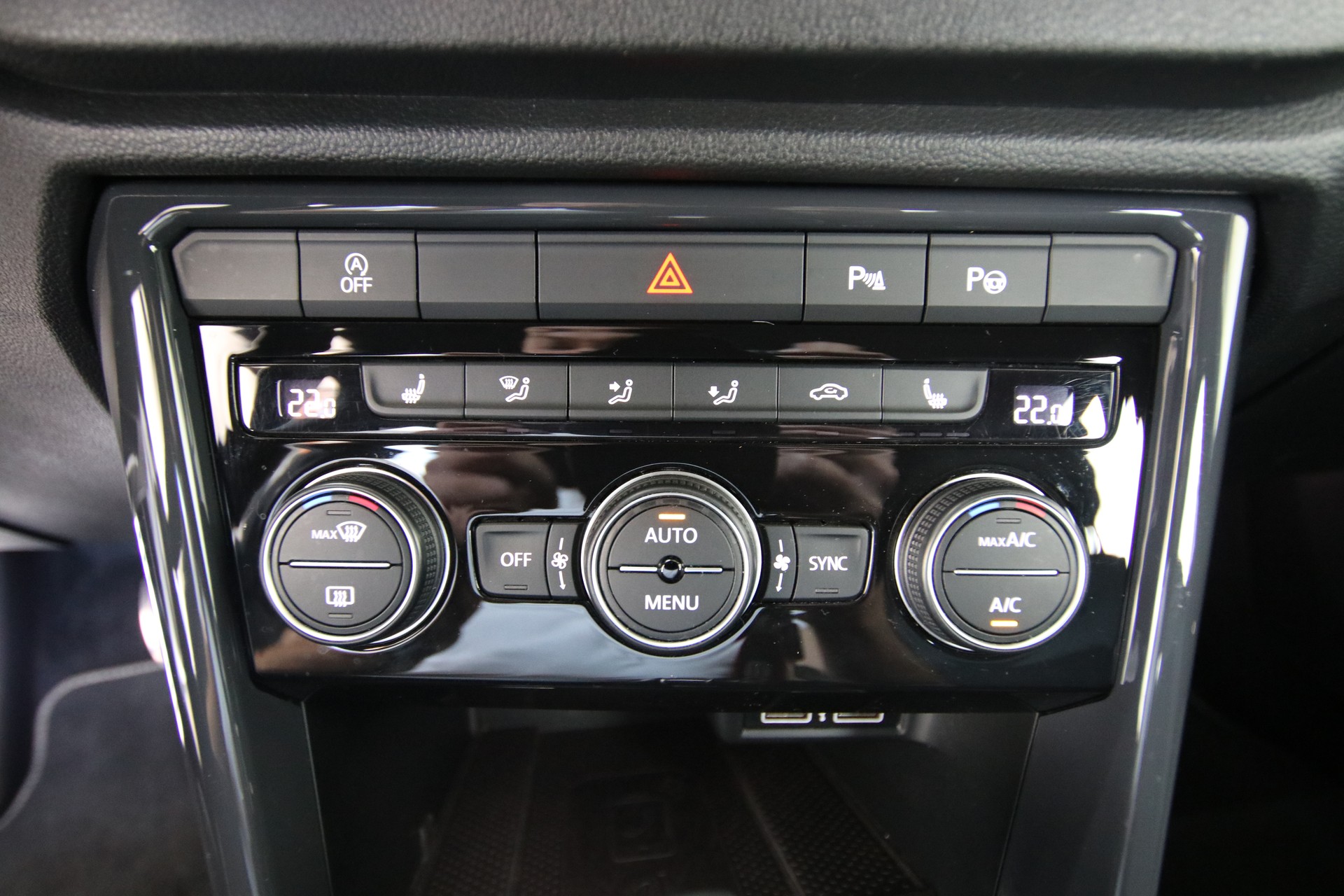 VW T-Roc *R-Line* 2.0 TSI Sport DSG 4Motion-image-25