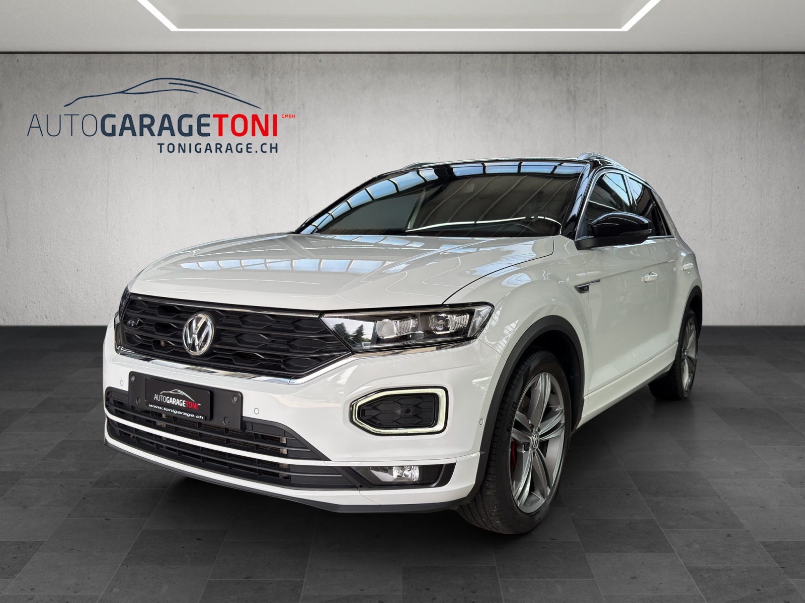 VW T-Roc *R-Line* 2.0 TSI Sport DSG 4Motion-image-0