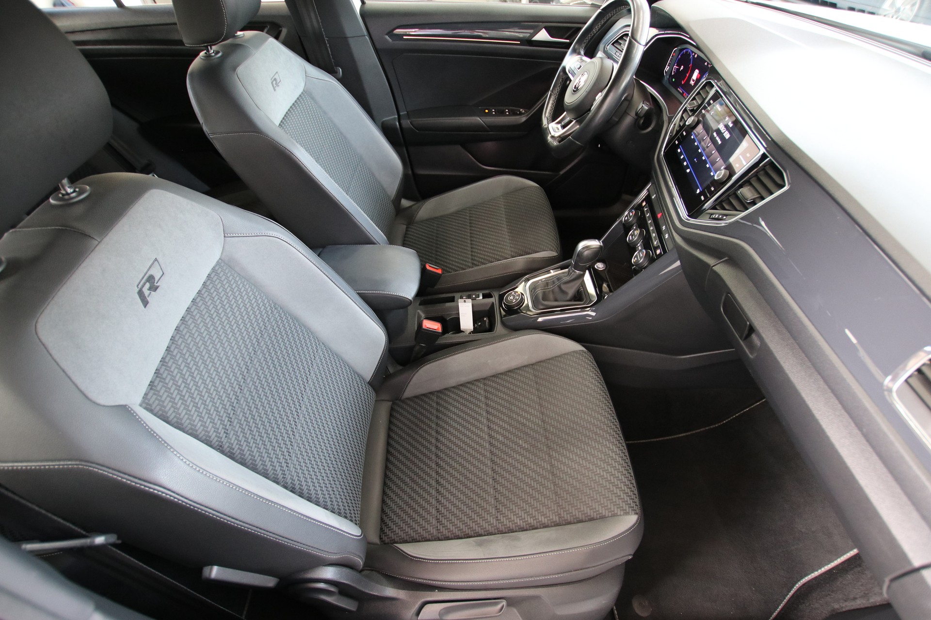VW T-Roc *R-Line* 2.0 TSI Sport DSG 4Motion-image-11