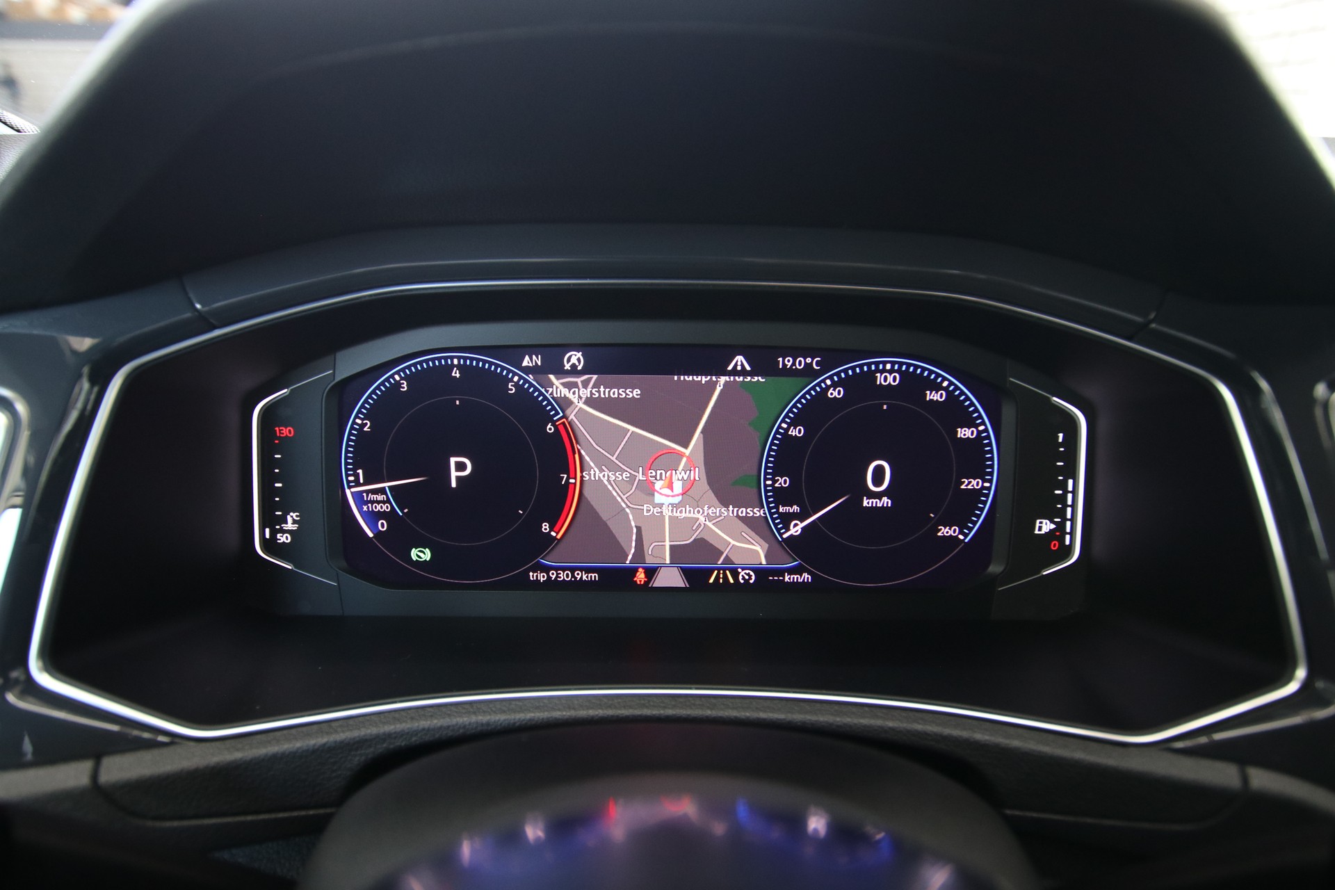 VW T-Roc *R-Line* 2.0 TSI Sport DSG 4Motion-image-16