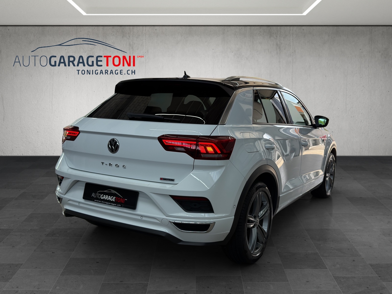 VW T-Roc *R-Line* 2.0 TSI Sport DSG 4Motion-image-5