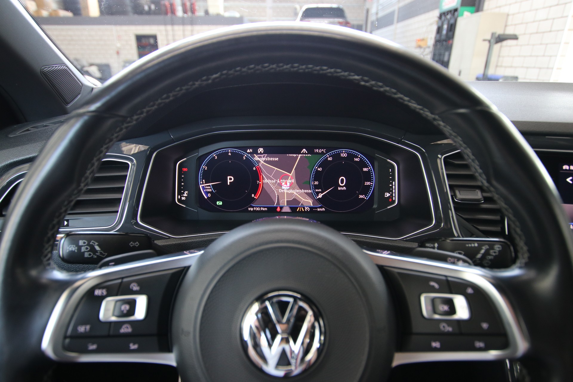 VW T-Roc *R-Line* 2.0 TSI Sport DSG 4Motion-image-17
