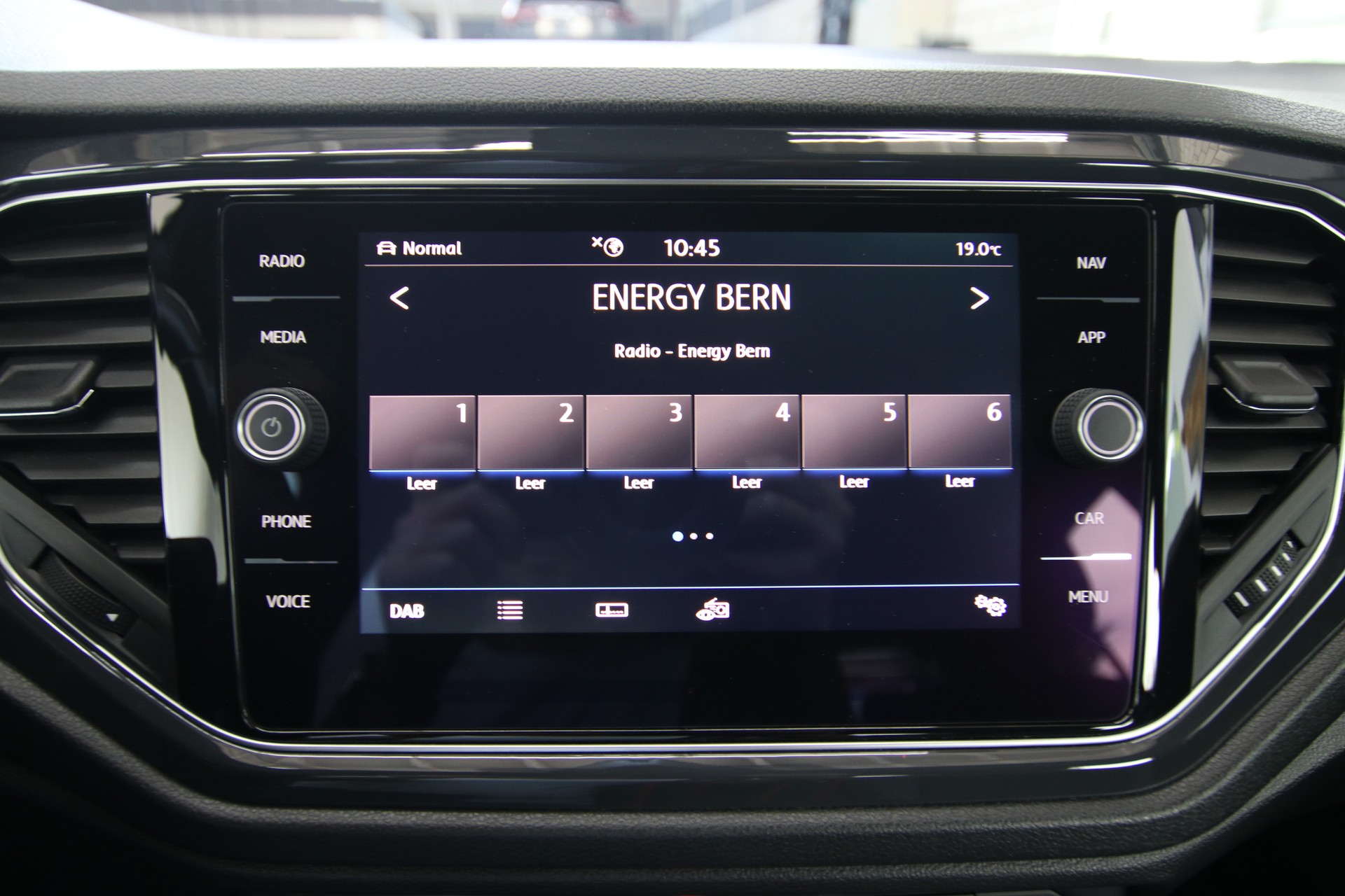 VW T-Roc *R-Line* 2.0 TSI Sport DSG 4Motion-image-19