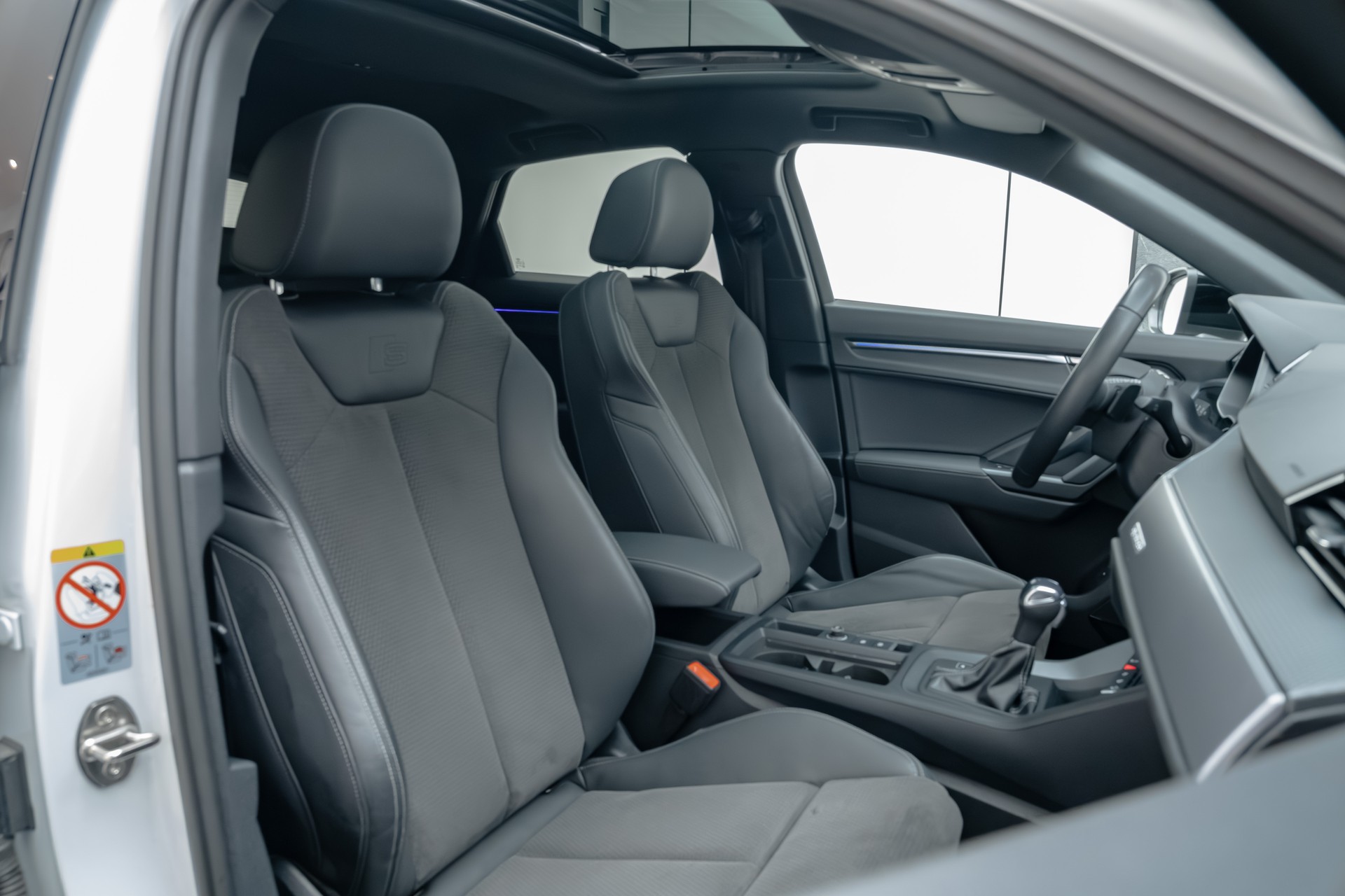 AUDI Q3 Sportback 45 TFSI S line quattro S-tronic-image-9