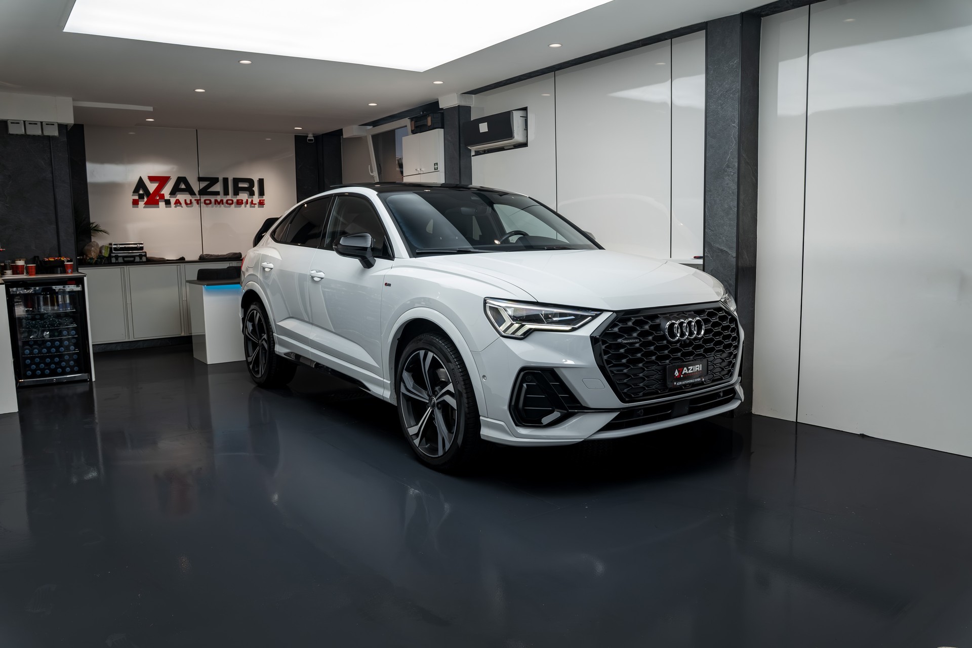 AUDI Q3 Sportback 45 TFSI S line quattro S-tronic-image-2