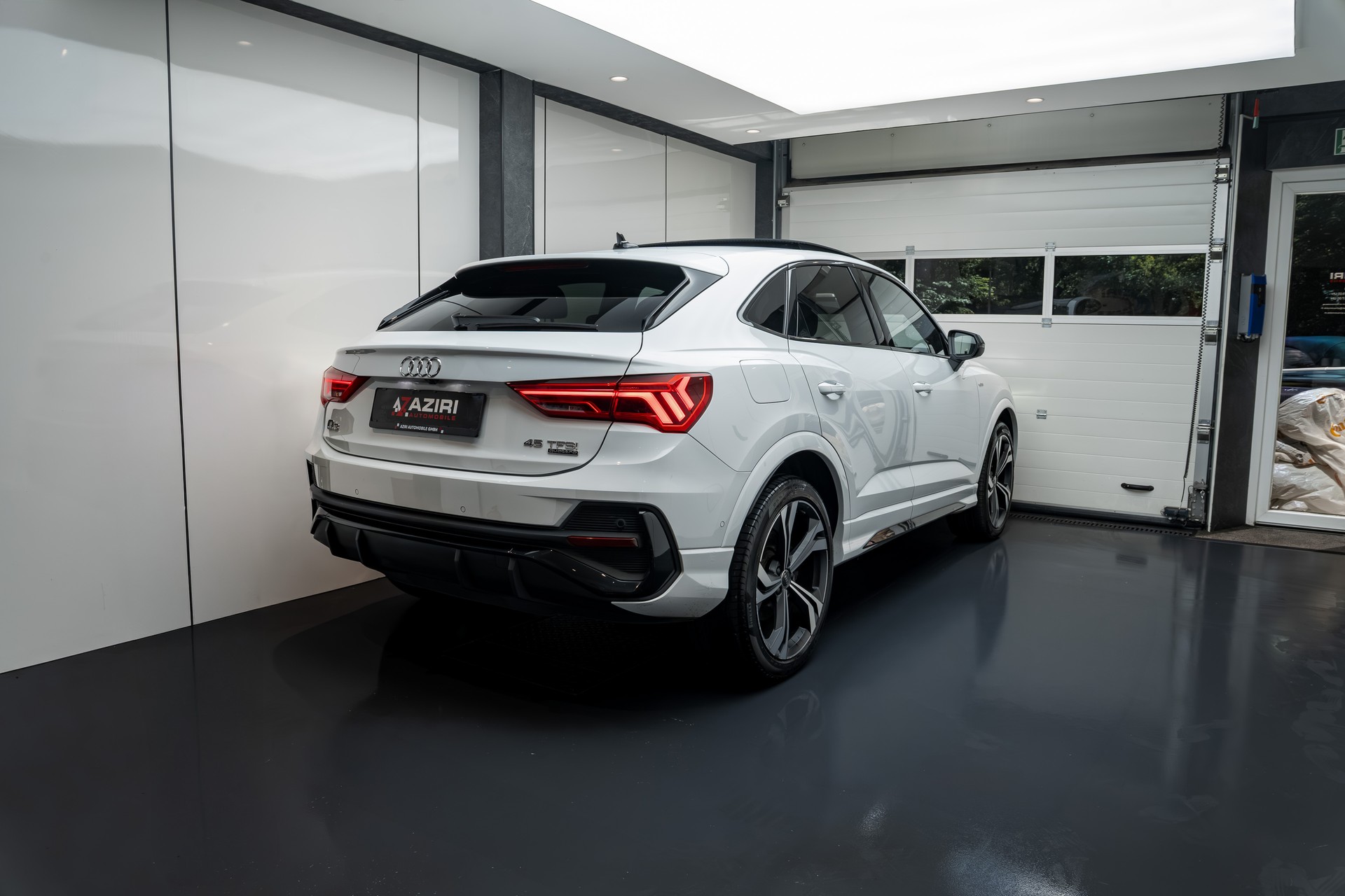 AUDI Q3 Sportback 45 TFSI S line quattro S-tronic-image-3