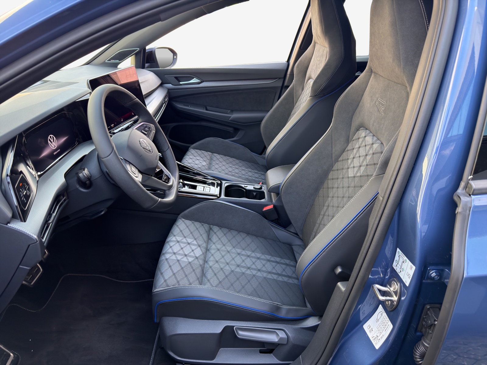 VW Golf R-Line 1.5eTSI 150PS-image-7