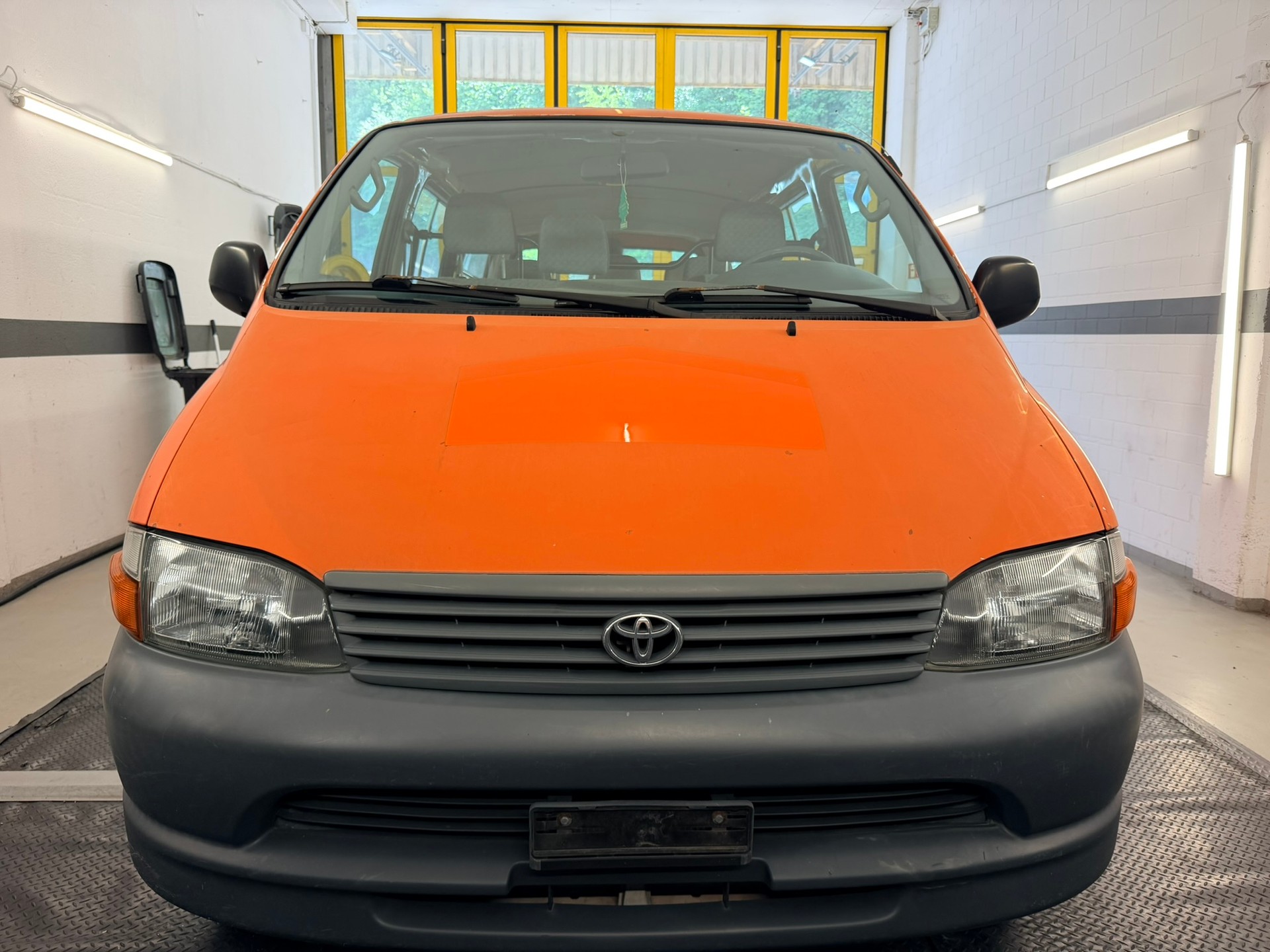 TOYOTA Hiace D-4D LWB Kombi-image-1