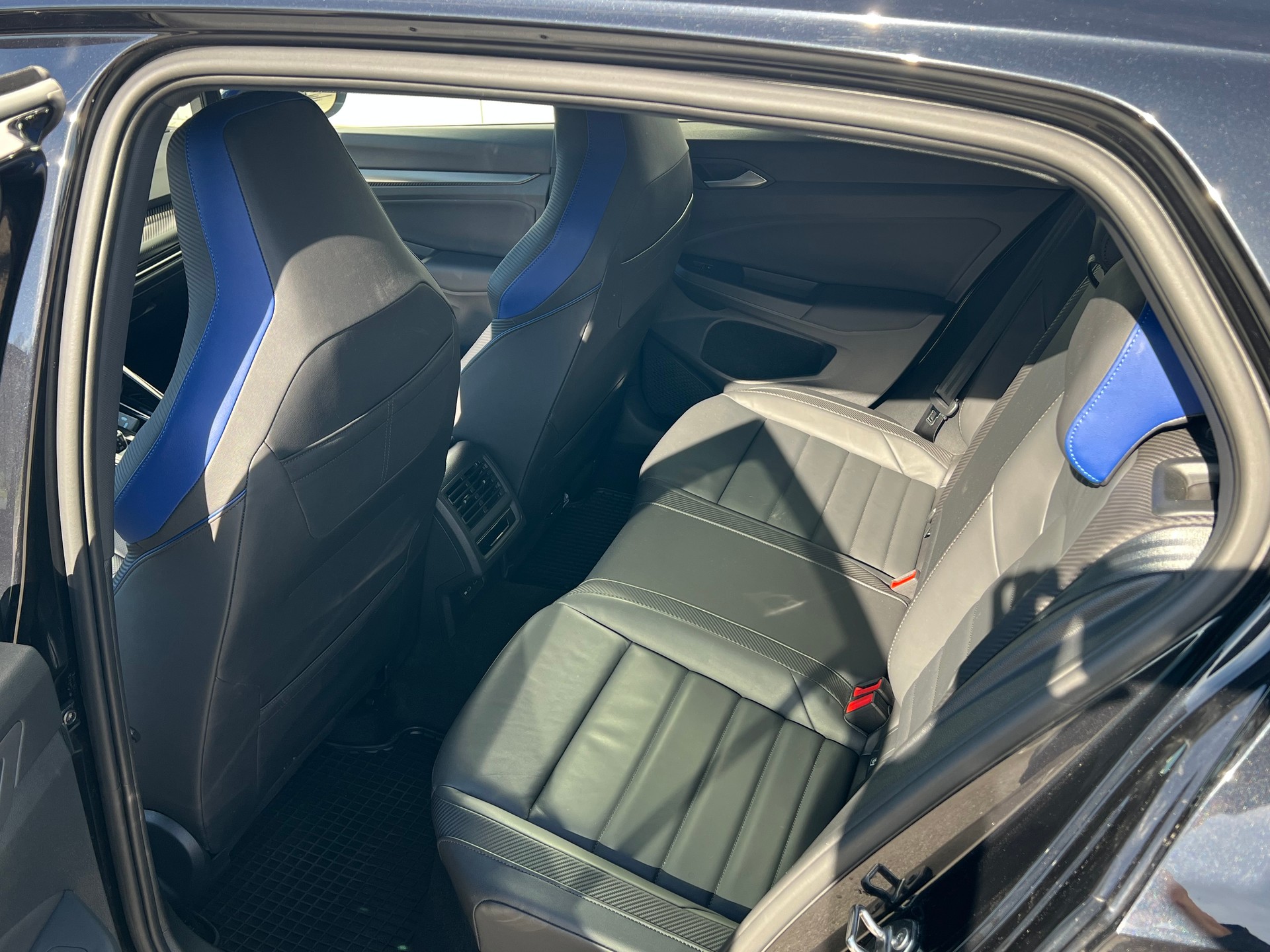 VW 2.0 TSI R 20 Years DSG 4motion-image-4