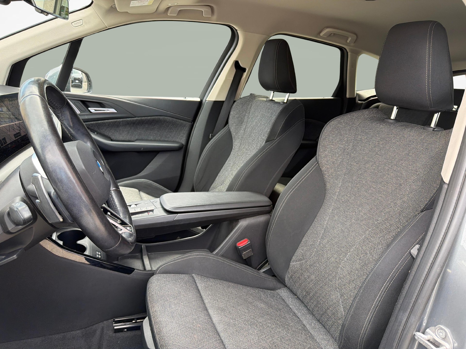 BMW 218i Active Tourer-image-11