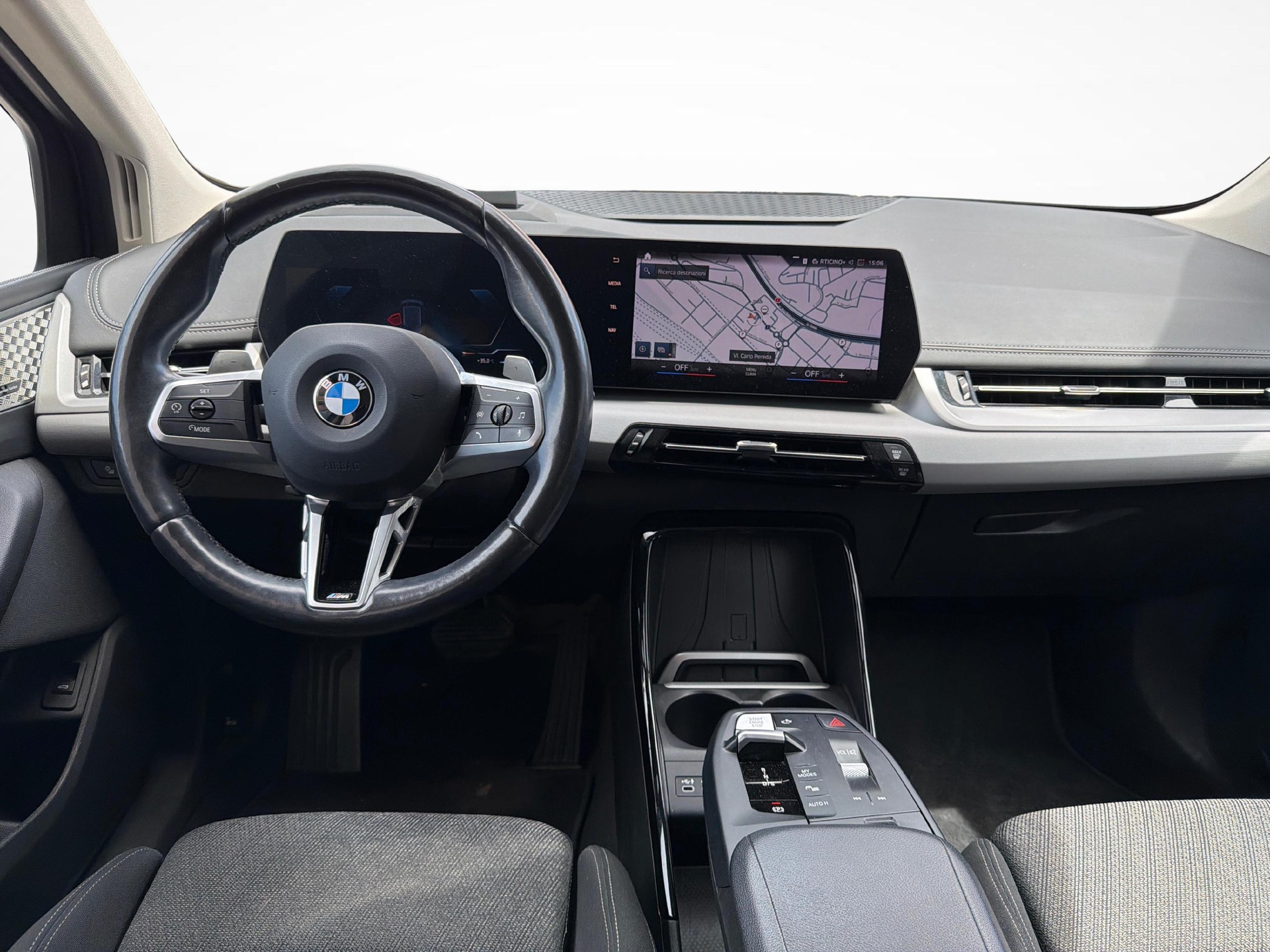 BMW 218i Active Tourer-image-12