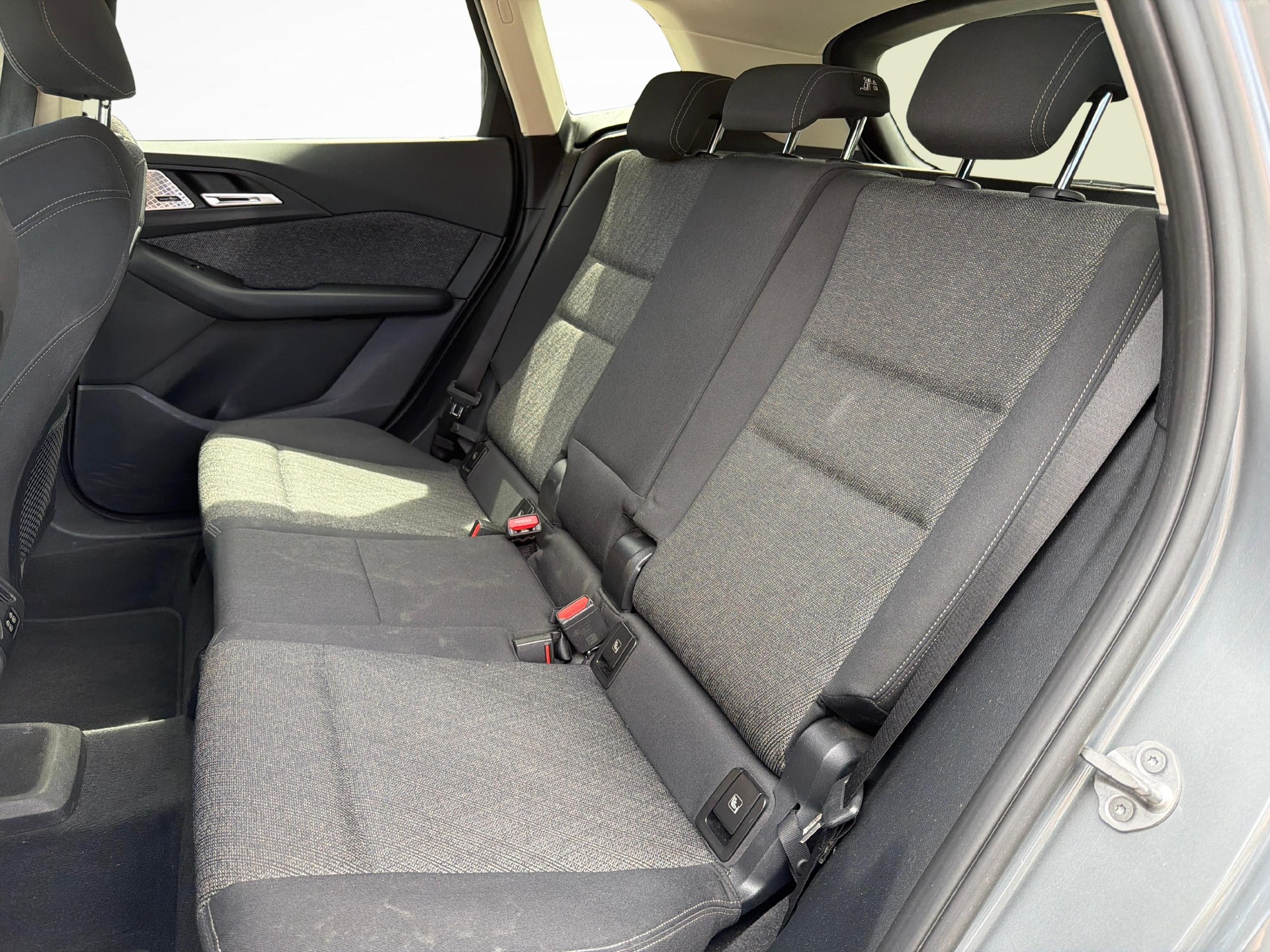 BMW 218i Active Tourer-image-19