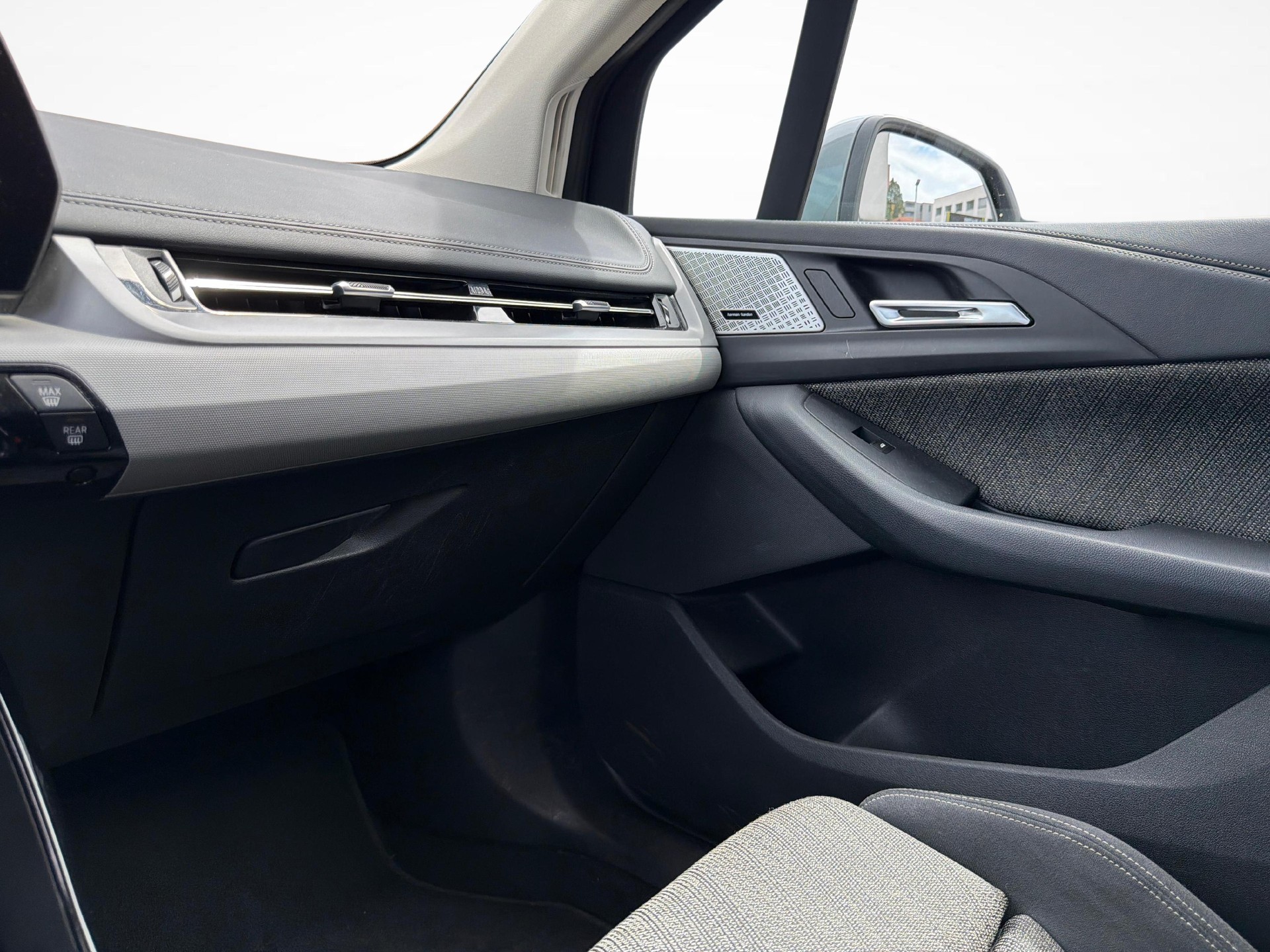 BMW 218i Active Tourer-image-17