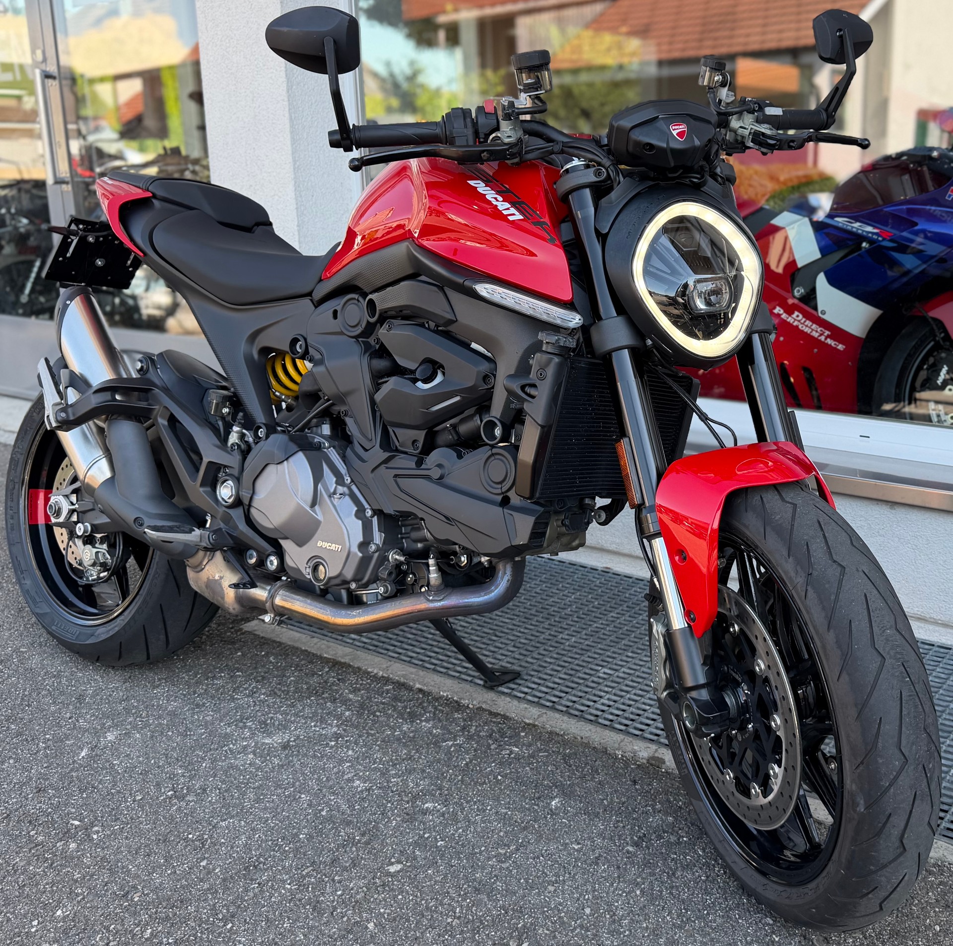 DUCATI Monster 937-showroom-element-2