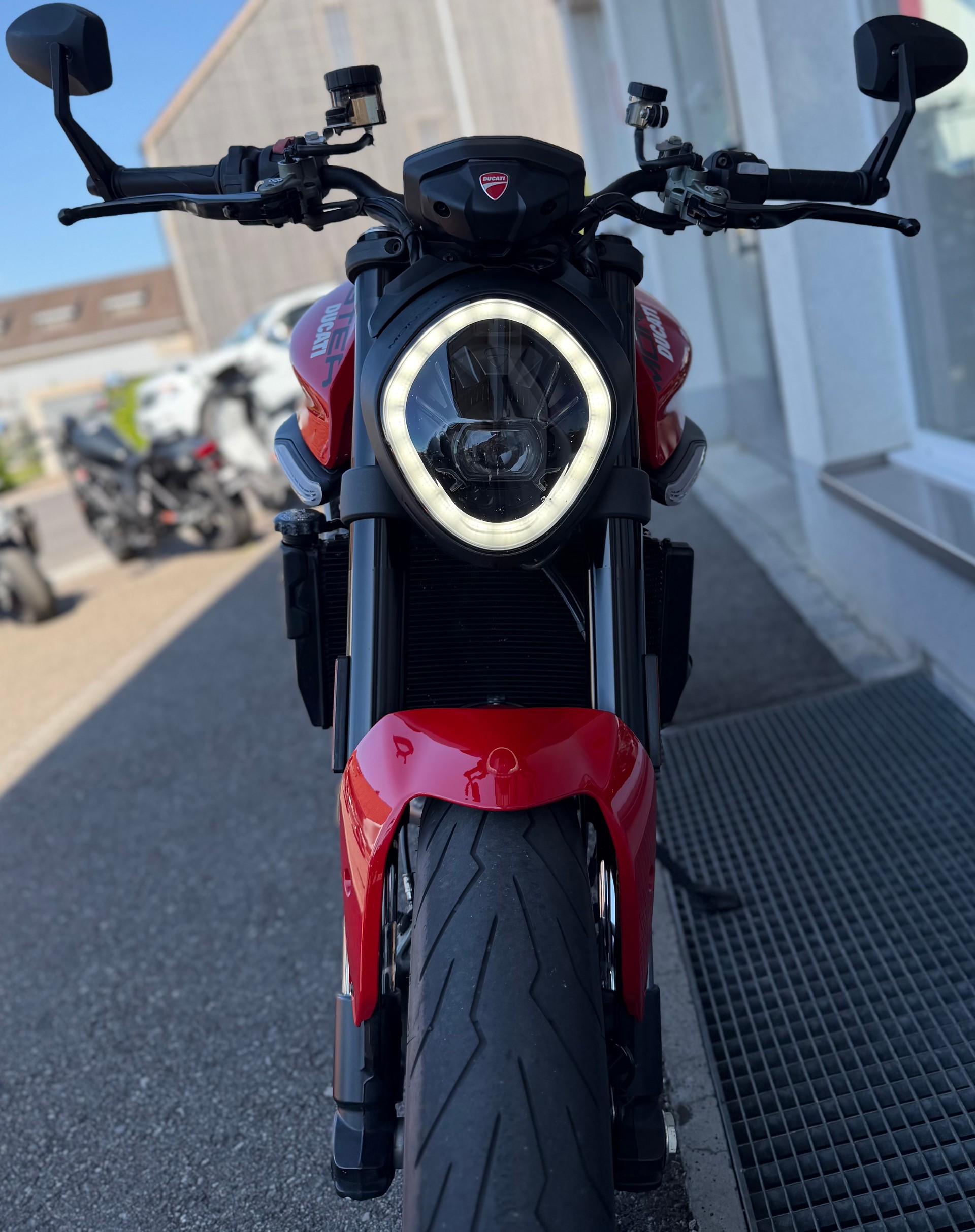 DUCATI Monster 937-showroom-element-1