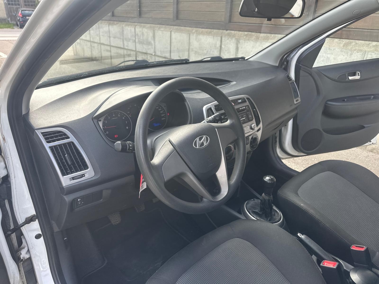 HYUNDAI i20 1.2 Comfort-image-8