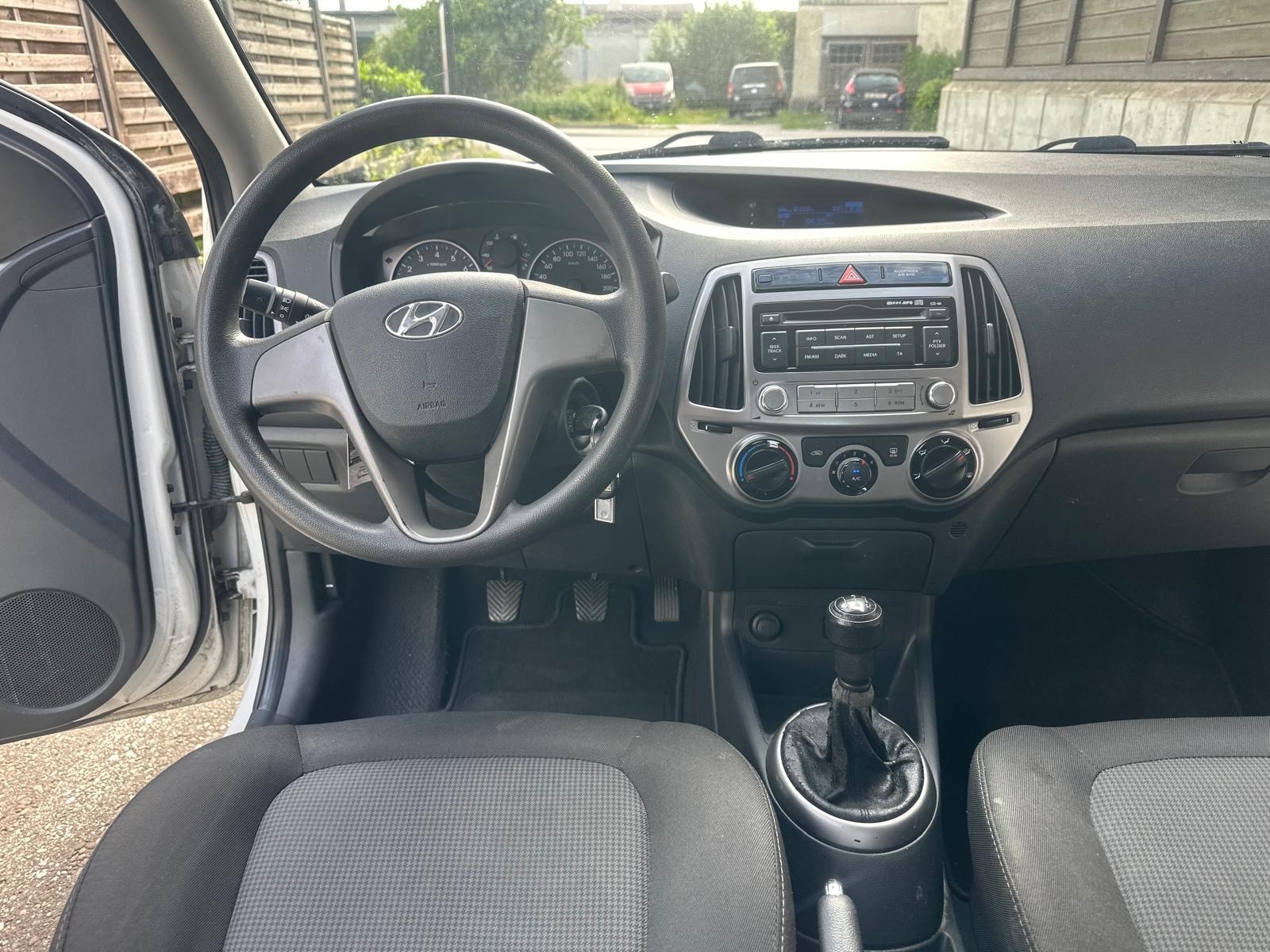 HYUNDAI i20 1.2 Comfort-image-7