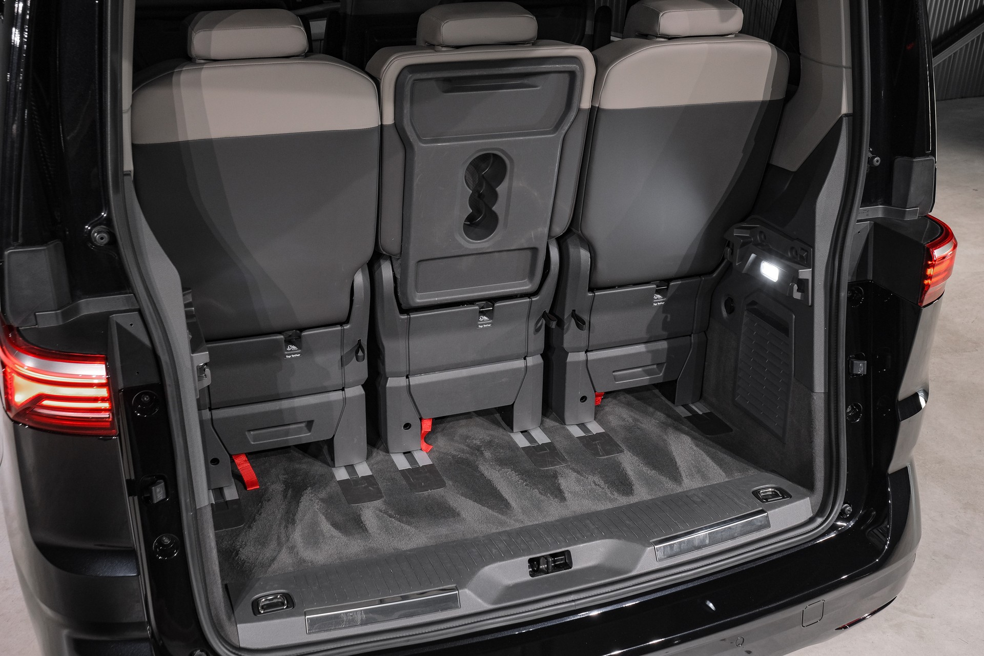 VW Multivan 2.0 TDI Style DSG-image-24