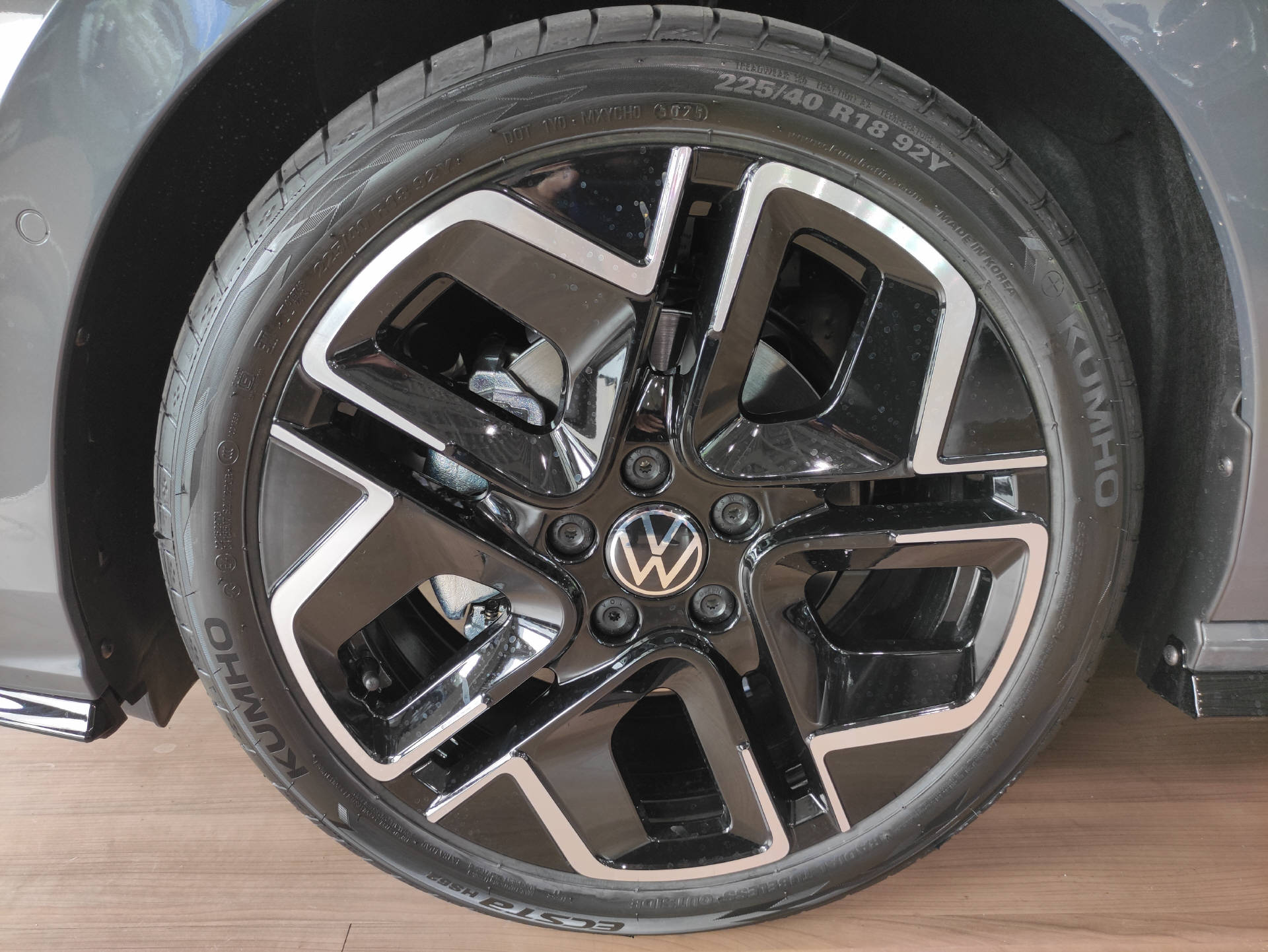 VW Golf VIII 1.5 eTSI R-Line DSG-image-2
