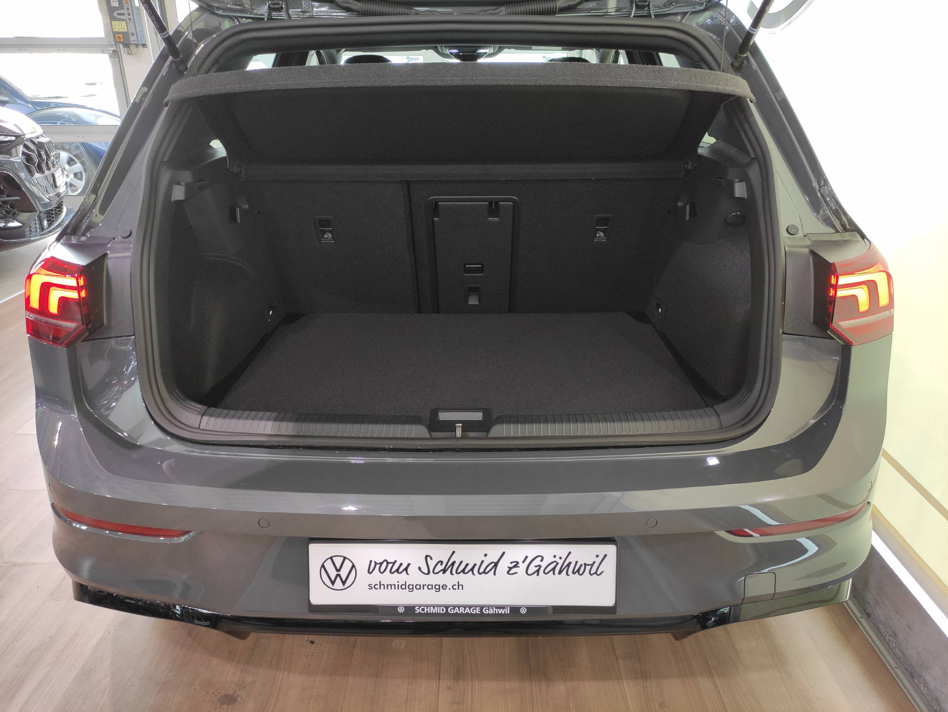 VW Golf VIII 1.5 eTSI R-Line DSG-image-13