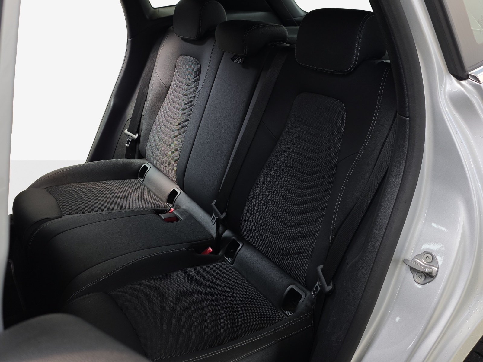 MERCEDES-BENZ GLA 200d 4Matic Progressive 8G-DCT-image-11