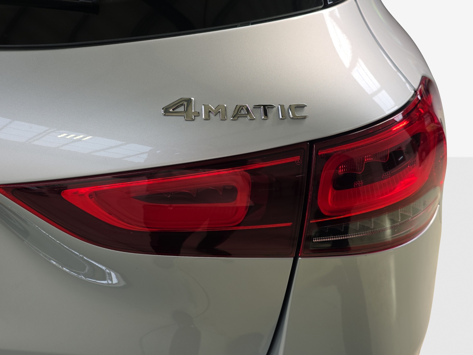MERCEDES-BENZ GLA 200d 4Matic Progressive 8G-DCT-image-15
