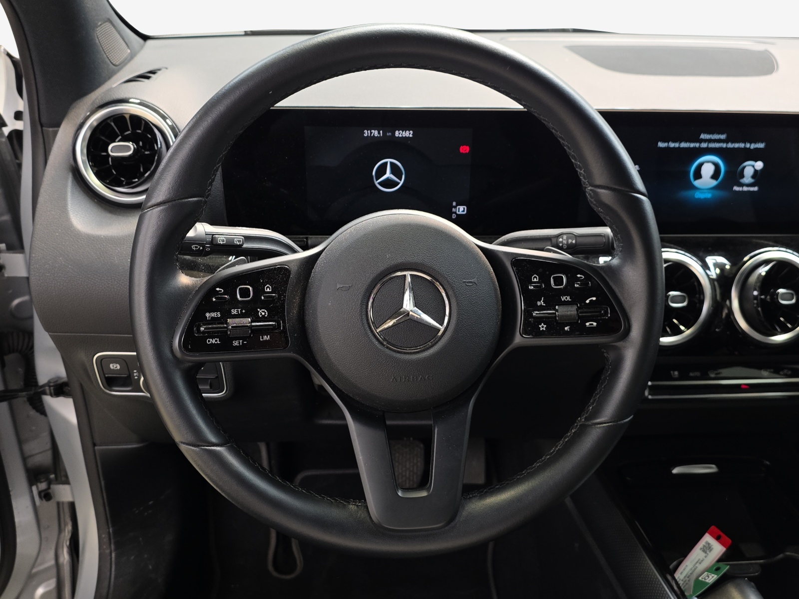 MERCEDES-BENZ GLA 200d 4Matic Progressive 8G-DCT-image-9