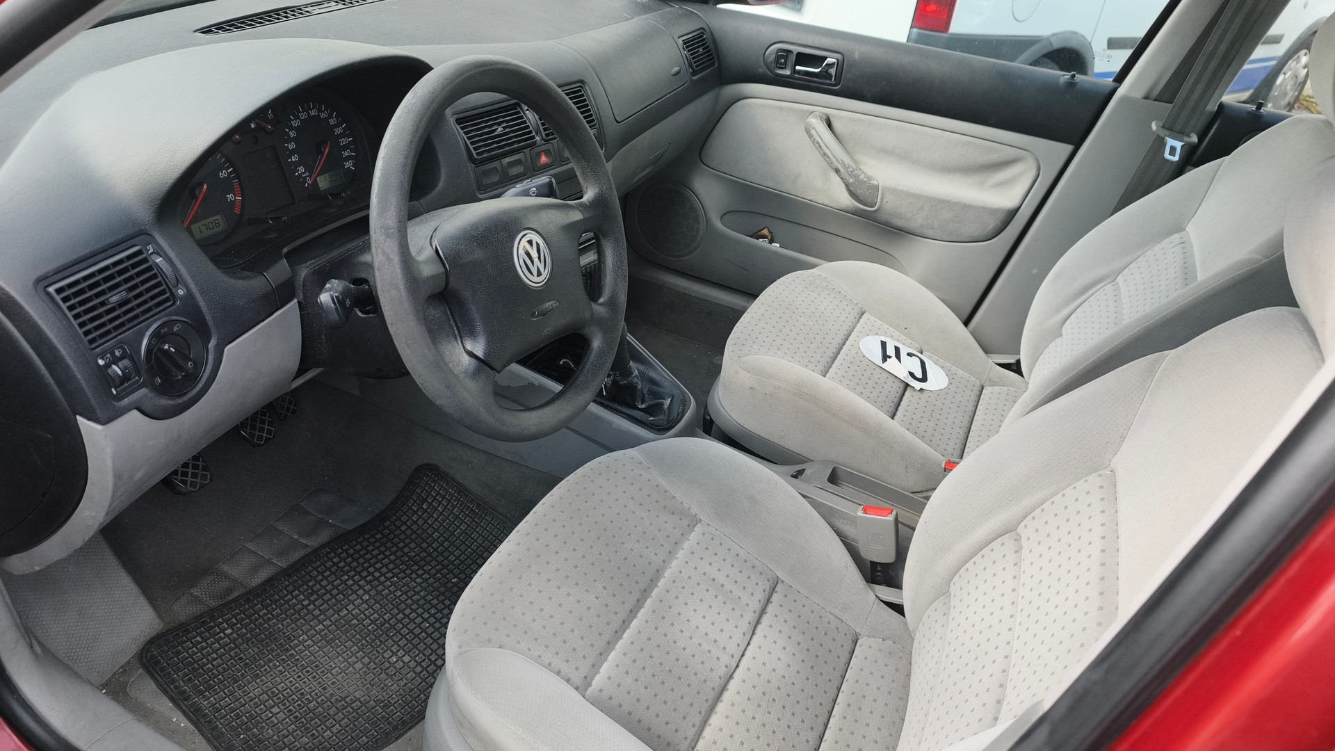 VW Golf 1.8 Comfortline 4Motion-image-5