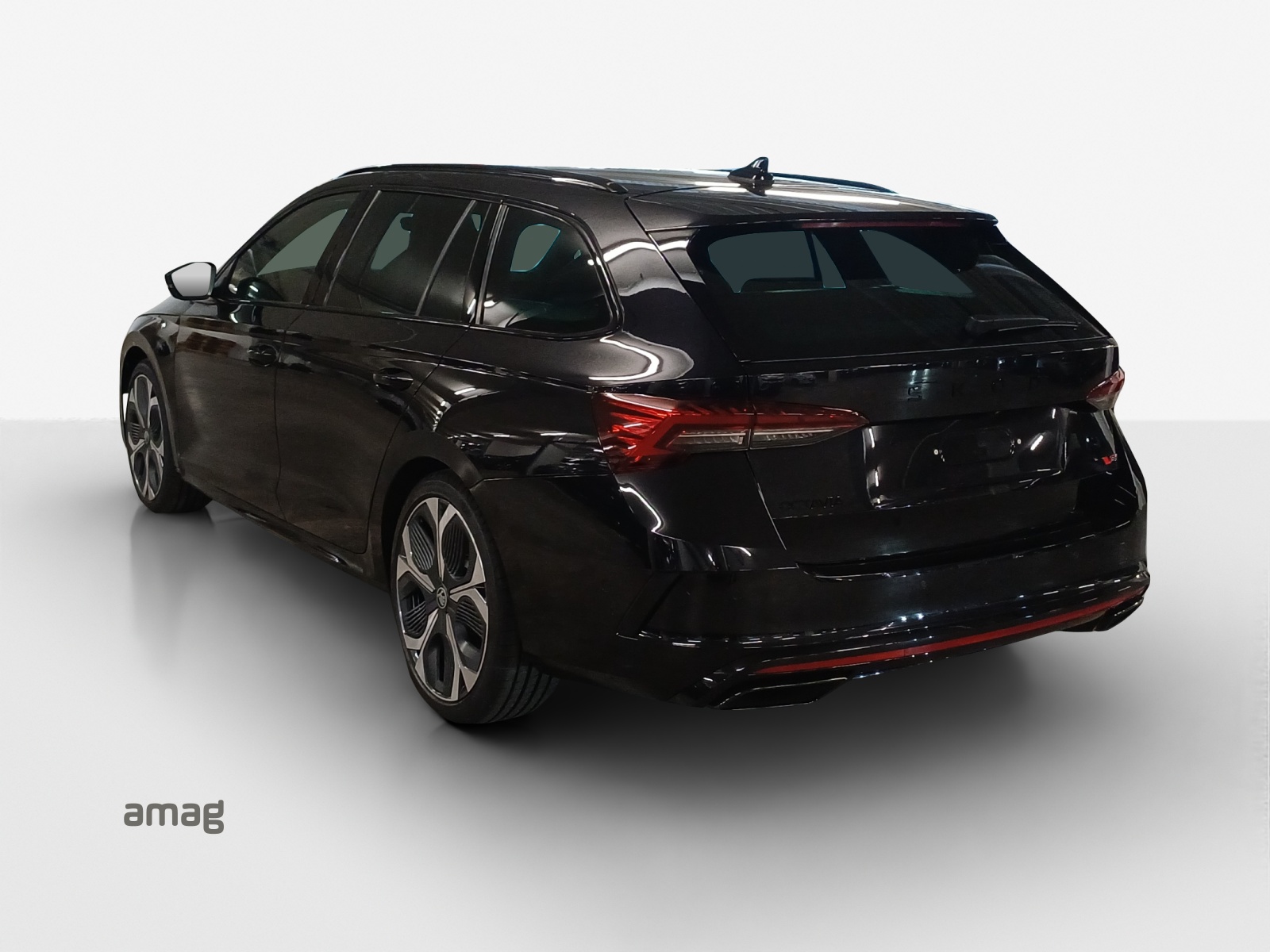 SKODA Octavia Combi 2.0 TSI DSG RS 30 Years Edition-image-2