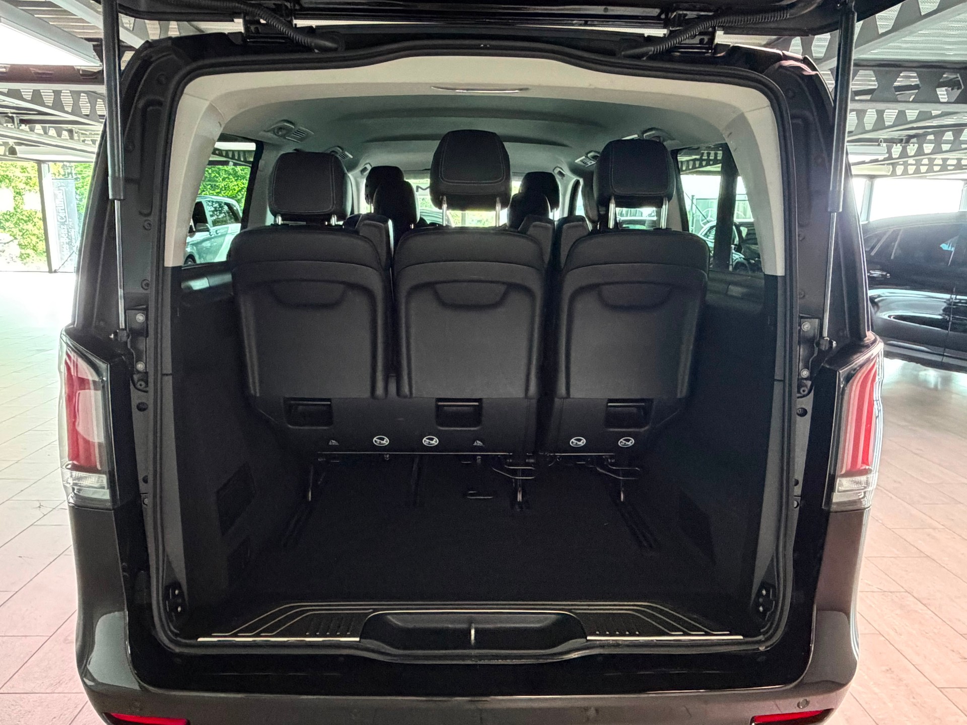MERCEDES-BENZ V 250 d 4MATIC AVANTGARDE Lang (FL)-image-8