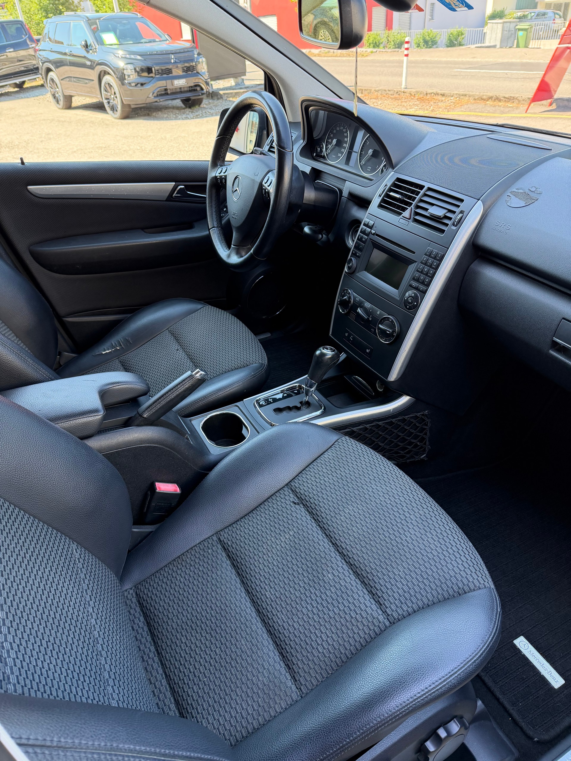 MERCEDES-BENZ A 180 Avantgarde Selection Autotronic-image-8