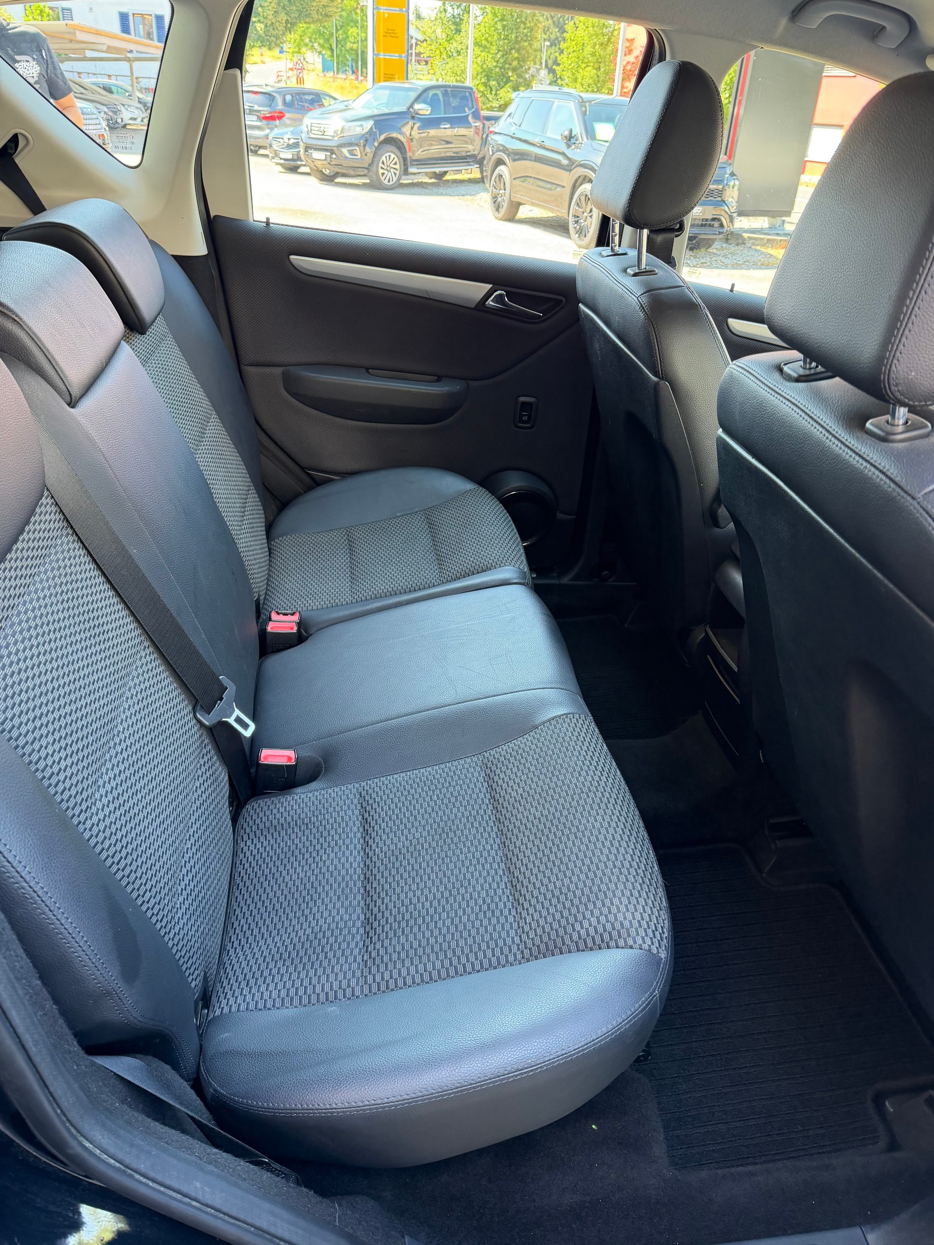 MERCEDES-BENZ A 180 Avantgarde Selection Autotronic-image-6