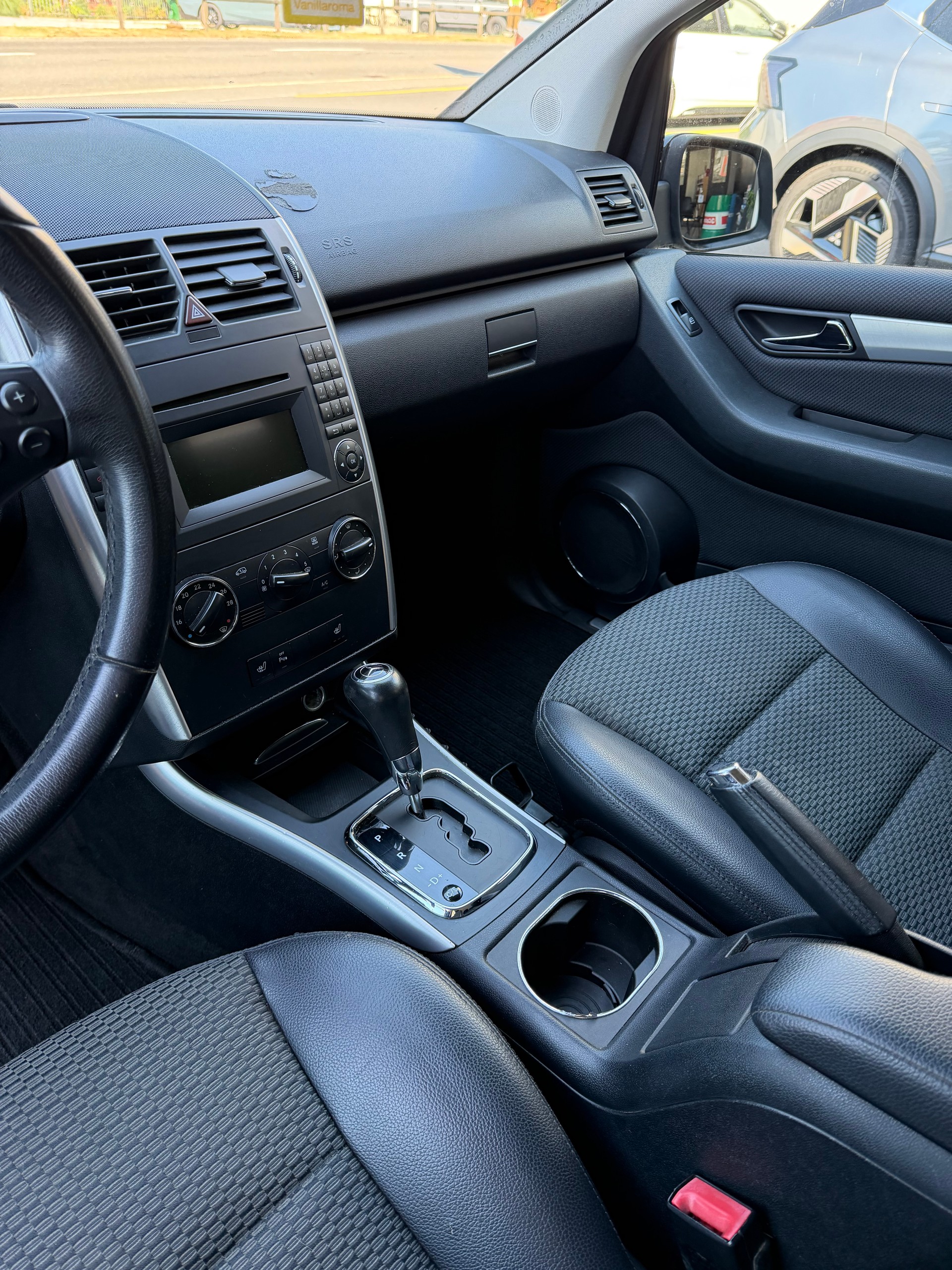 MERCEDES-BENZ A 180 Avantgarde Selection Autotronic-image-10